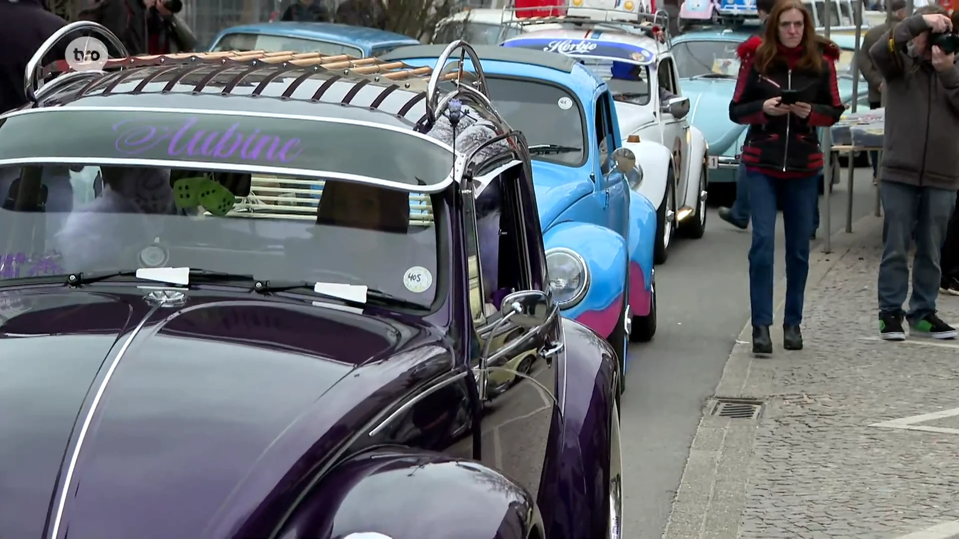 Centrum van Ninove opnieuw overspoeld door honderden oldtimers