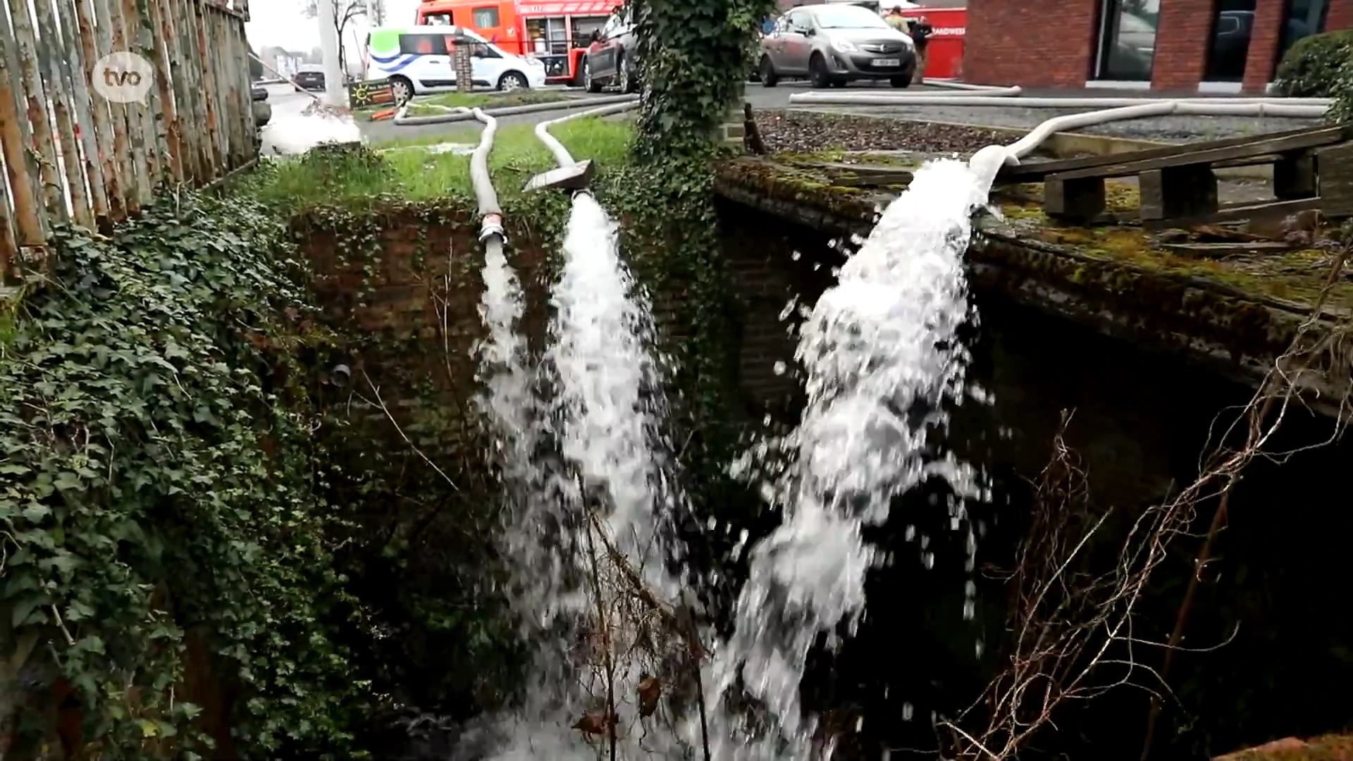 Grote schade bij landmeterkantoor in Belsele na waterlek op straat