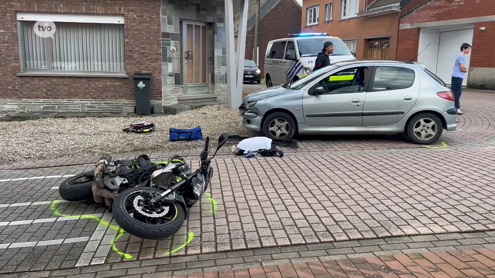 Motorrijder zwaargewond na ongeval in Burst, inzittenden van wagen vluchten weg