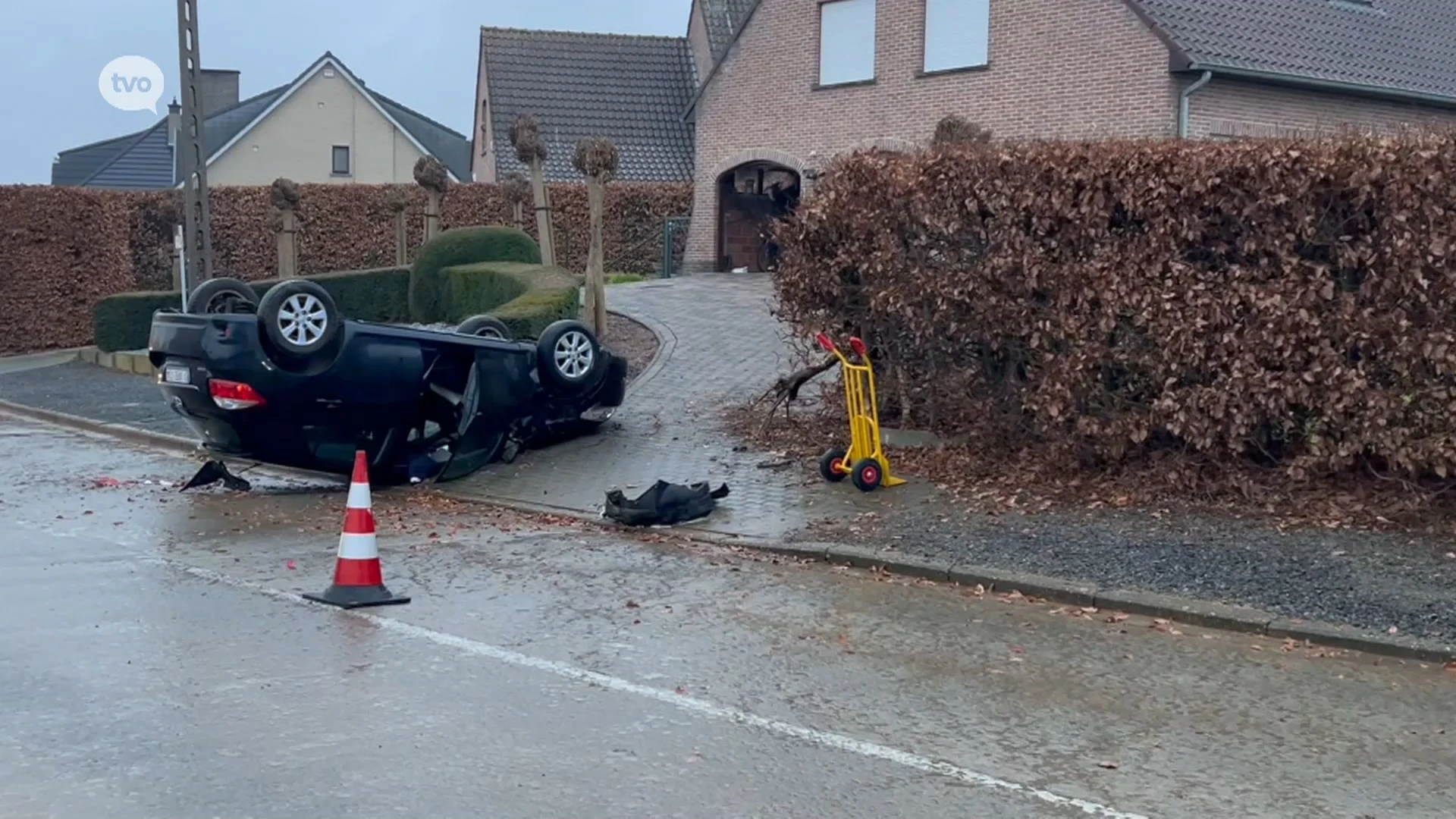 Dronken bestuurder gaat over de kop in Okegem