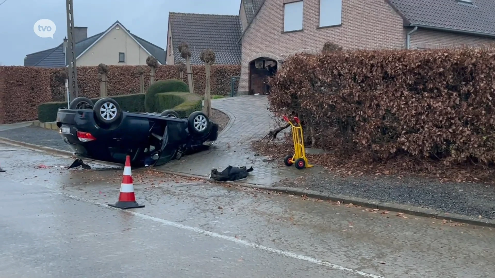 Dronken bestuurder gaat over de kop in Okegem