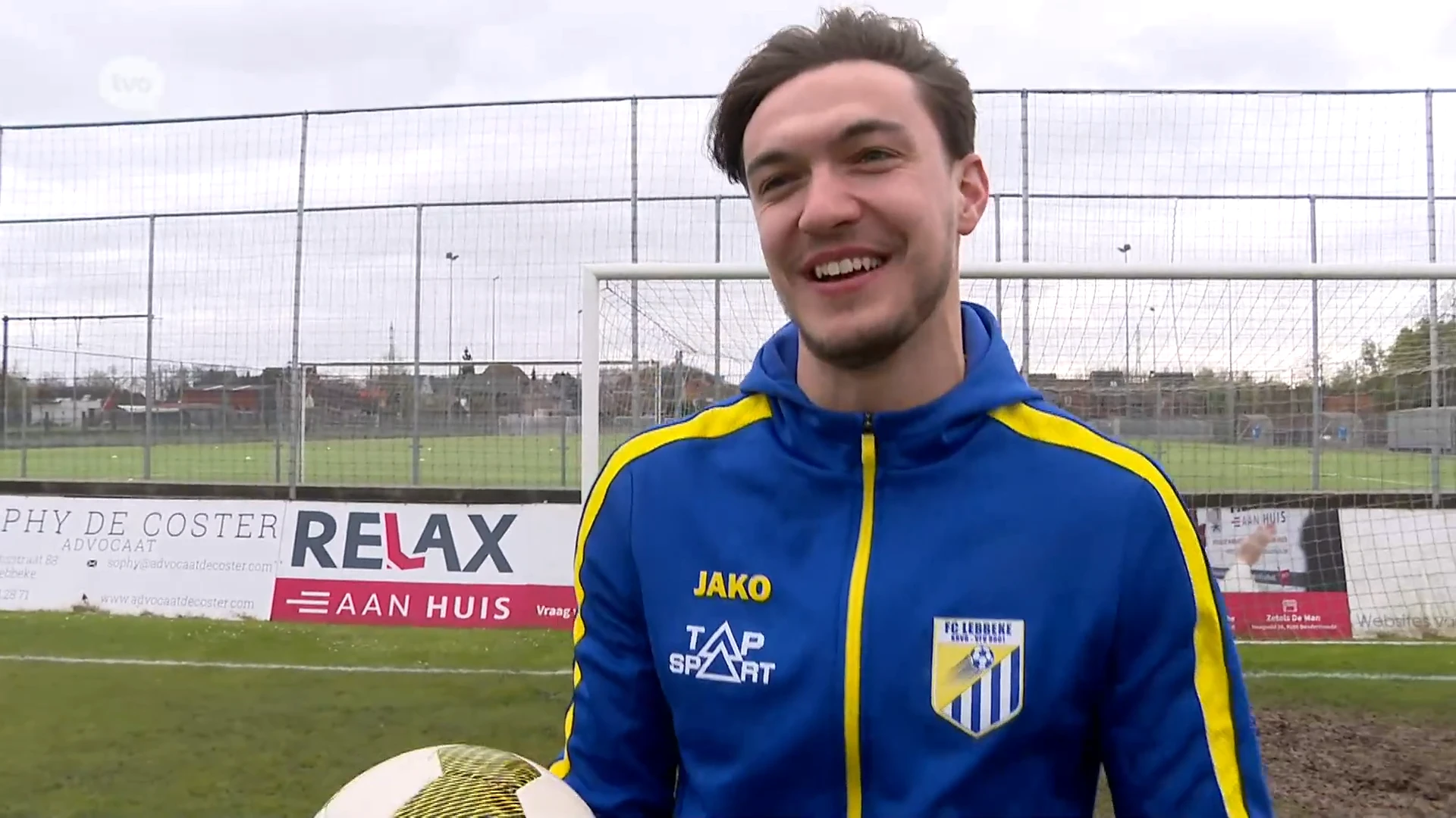 FC Lebbeke-doelman scoort met fantastische omhaal: "Mijn rug zit wel vast nu"