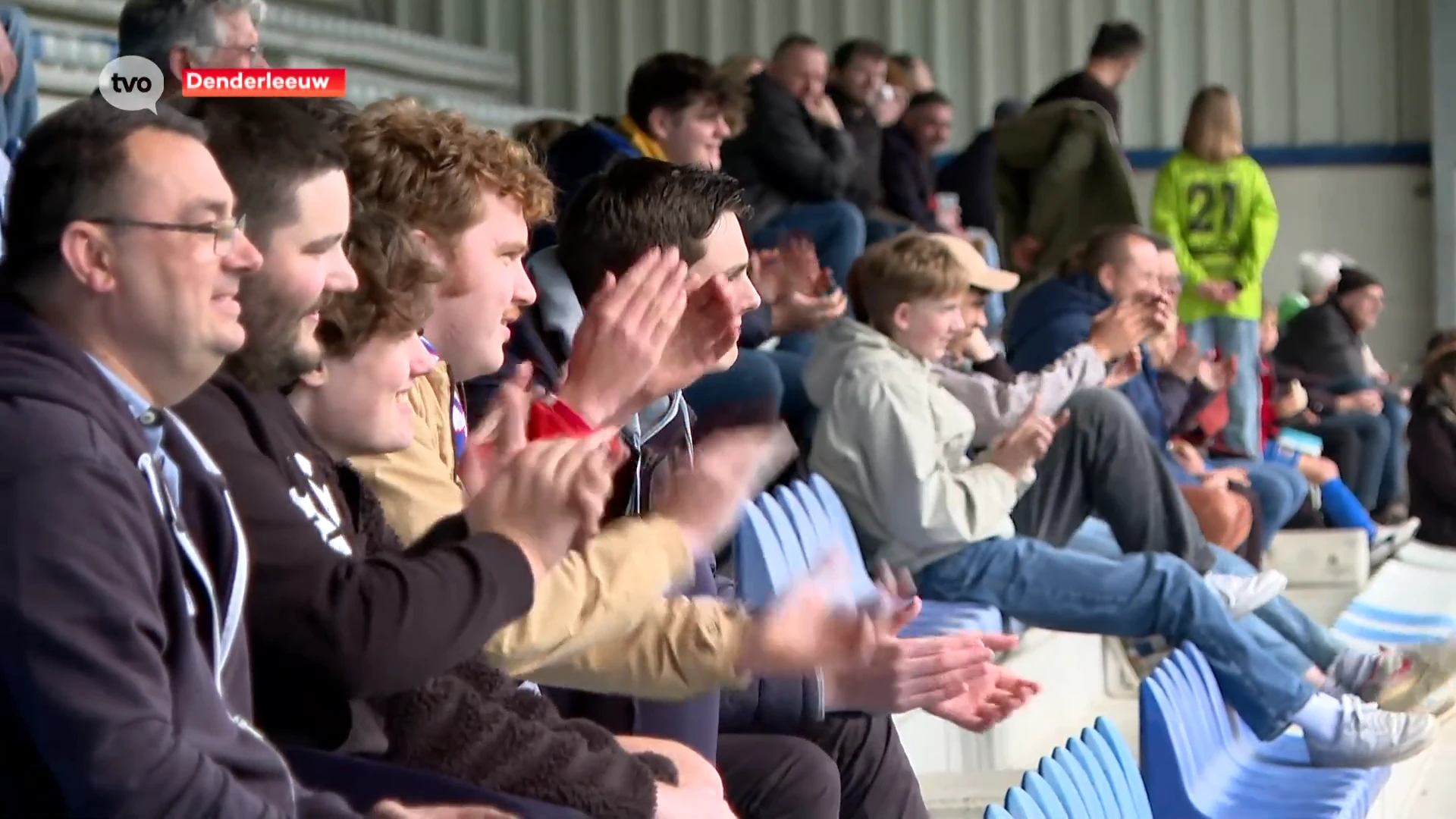 Supporters van FCV Dender vieren promotie met open training van hun sterrenelftal