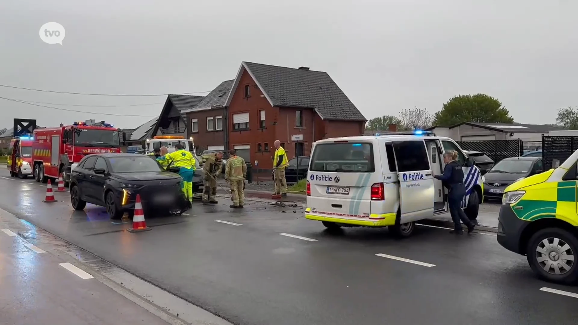 Erpe: twee wagens botsen tegen elkaar, drie inzittenden naar het ziekenhuis