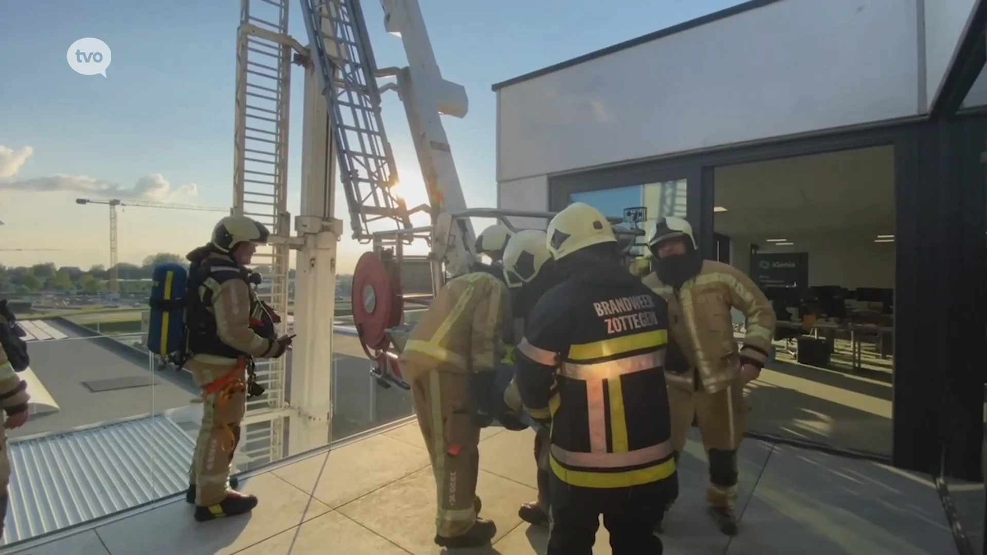 Drie brandweerkorpsen houden grootschalige oefening bij bedrijf in Zottegem