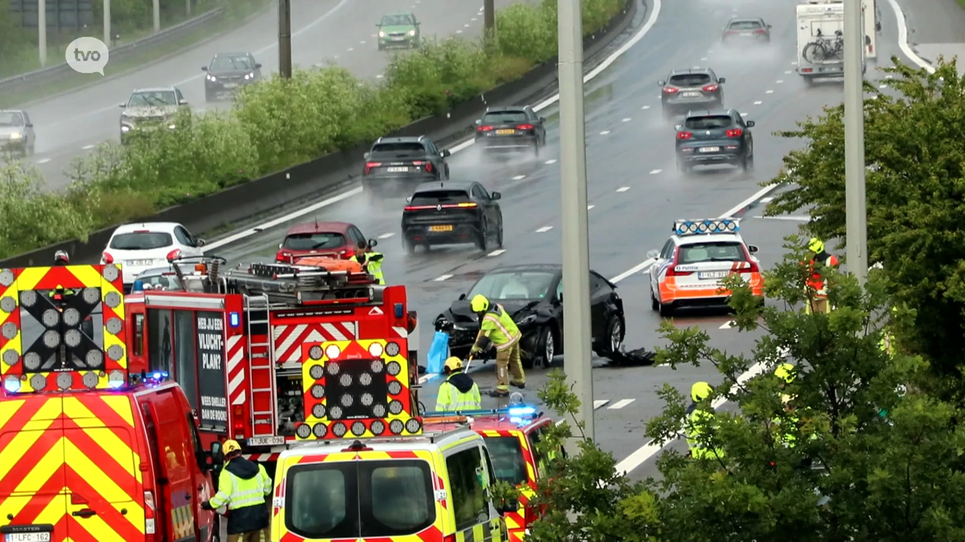 Fel onweer zorgt voor ongeval op E17 en wateroverlast in Temse en Kruibeke