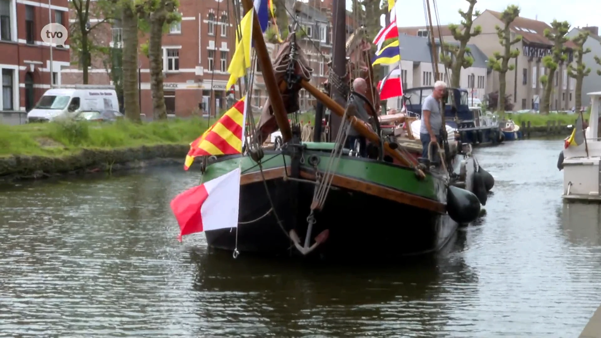 Historische band doet oudste, nog varende boeier in ons land aanleggen in Lokeren