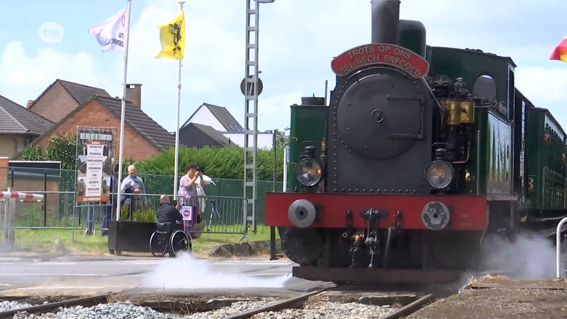 Stoomtrein rijdt opnieuw tussen Baasrode en Puurs: "Ik had er nog nooit eentje gezien en nu zit ik er op!"