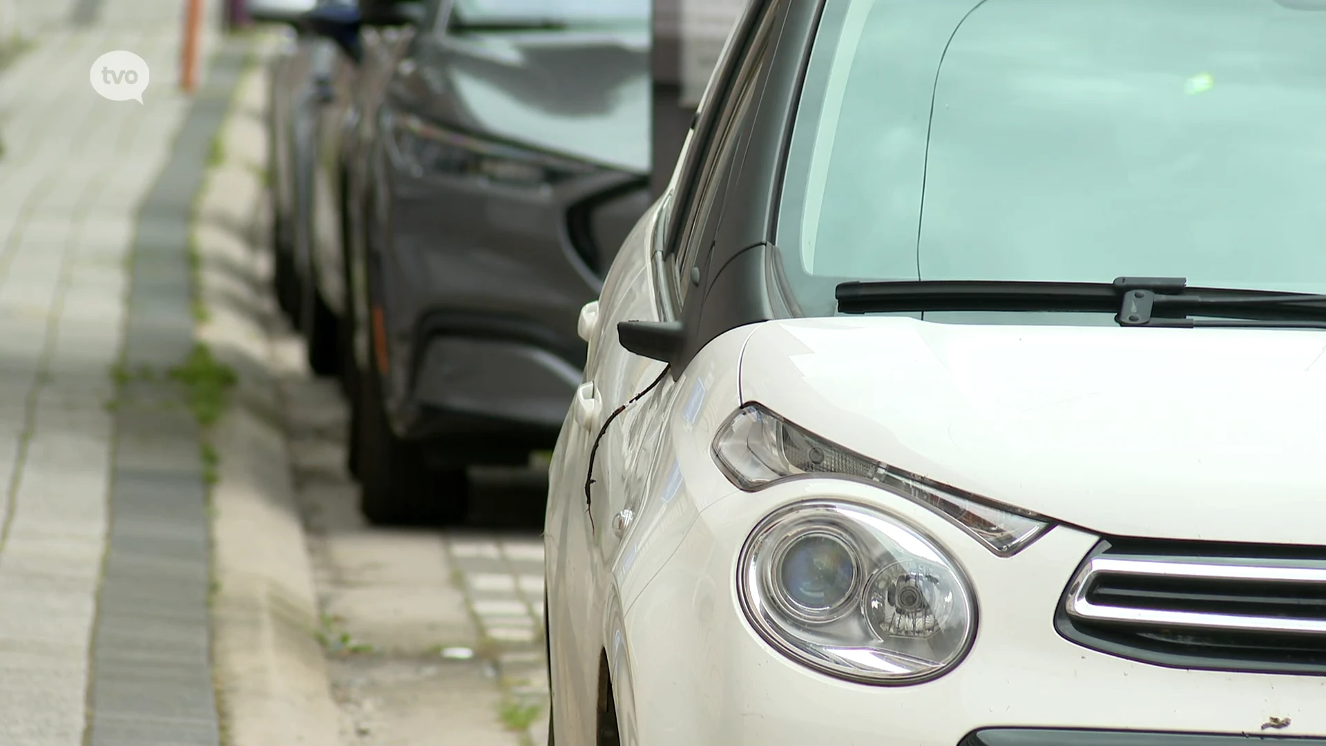 Vandalen schoppen autospiegels aan flarden in Kieldrecht