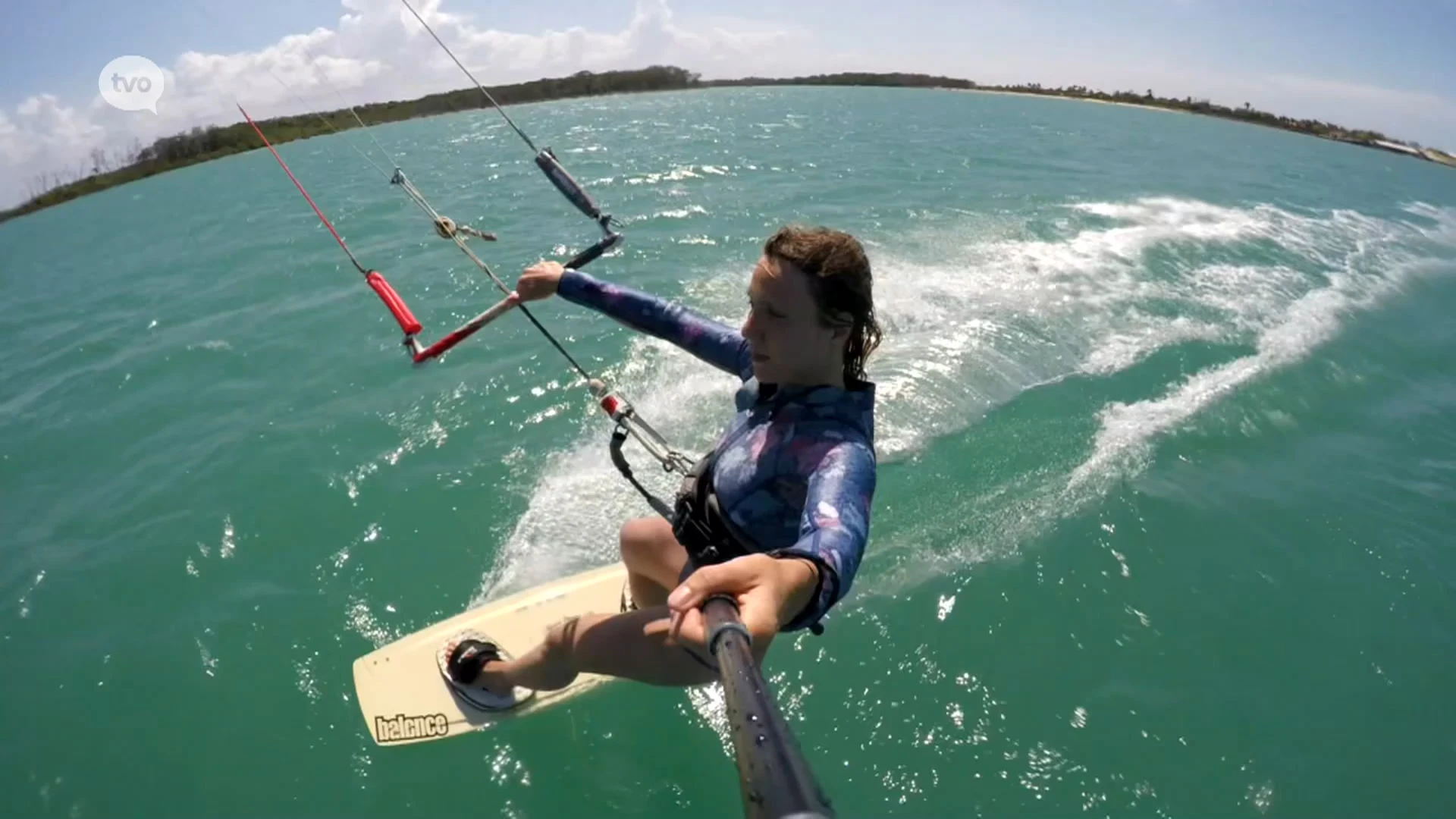 Linde uit Sint-Lievens-Houtem kitesurft voor het goede doel: "Een droom die werkelijkheid wordt"