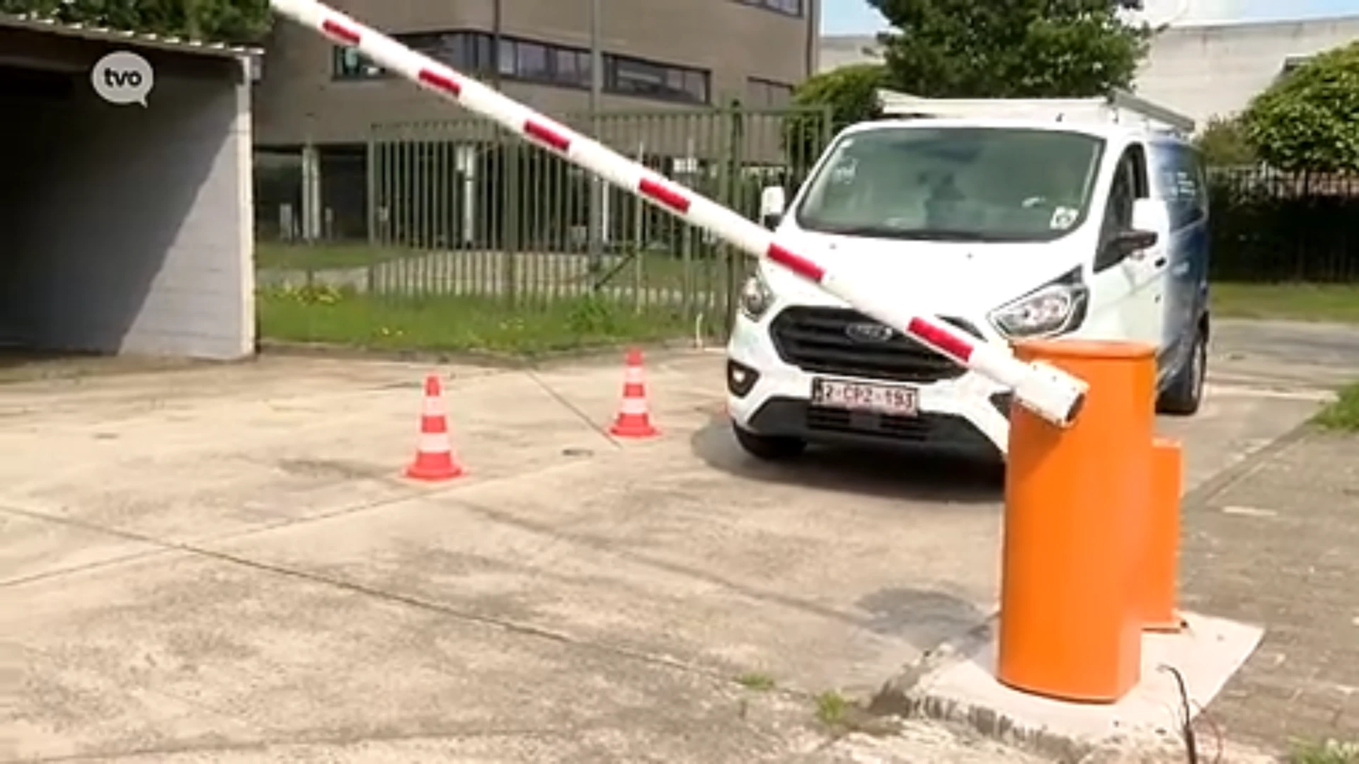 Oud recyclagepark in Zele doet nu dienst als parking voor bedrijfsvoertuigen