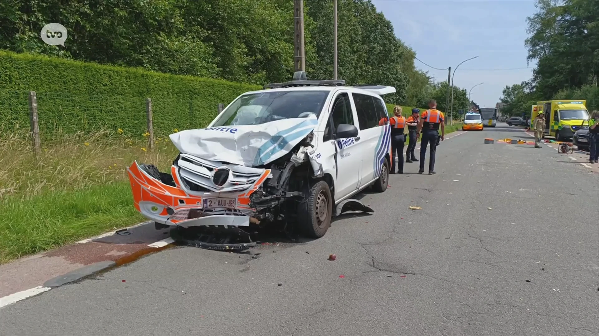 Zware botsing tussen personenwagen en politievoertuig in Sint-Niklaas