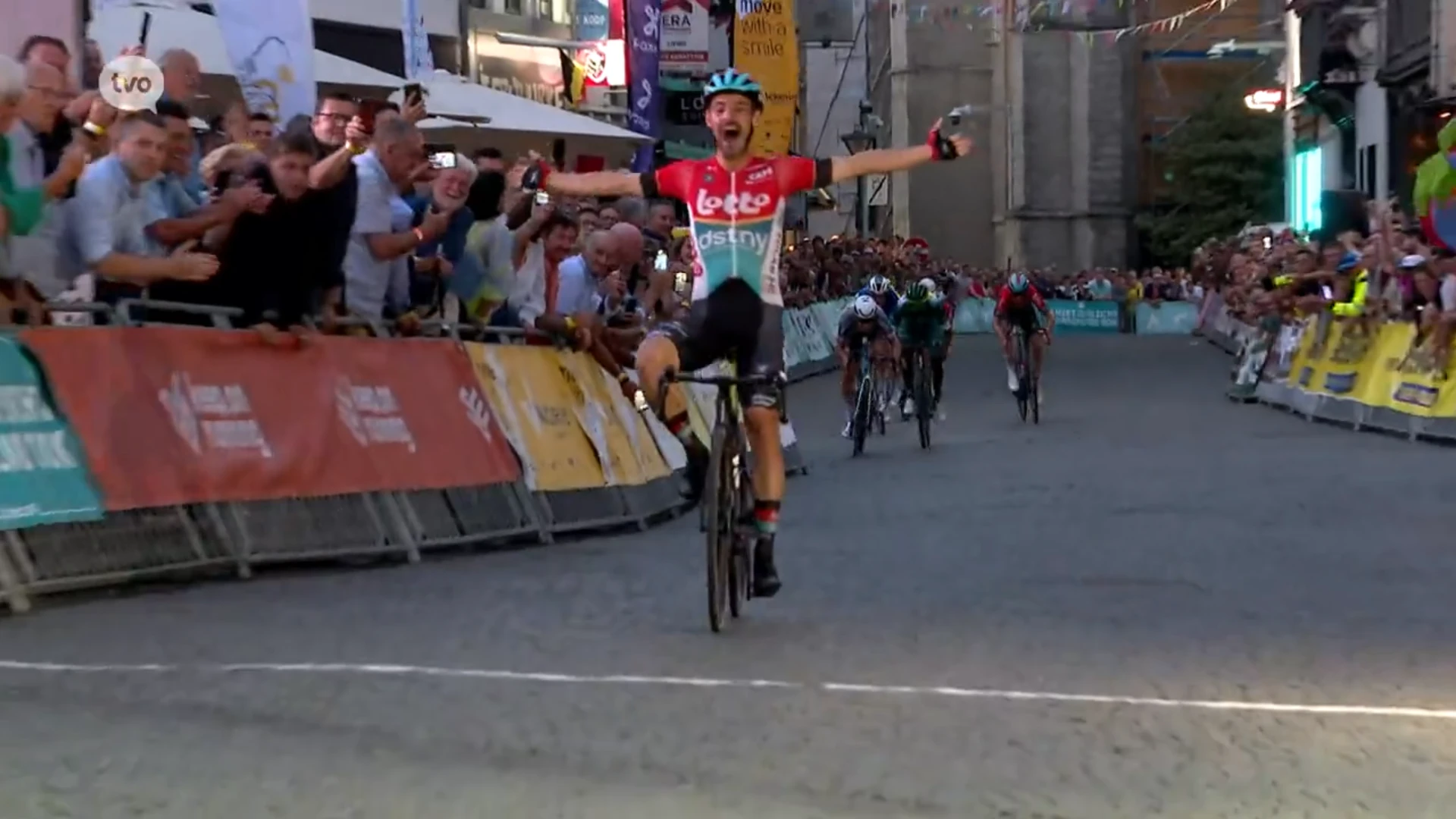 Victor Campenaerts wint 87ste natourcriterium in Aalst: "Gedemarreerd voor de neus van vrouw en kind"