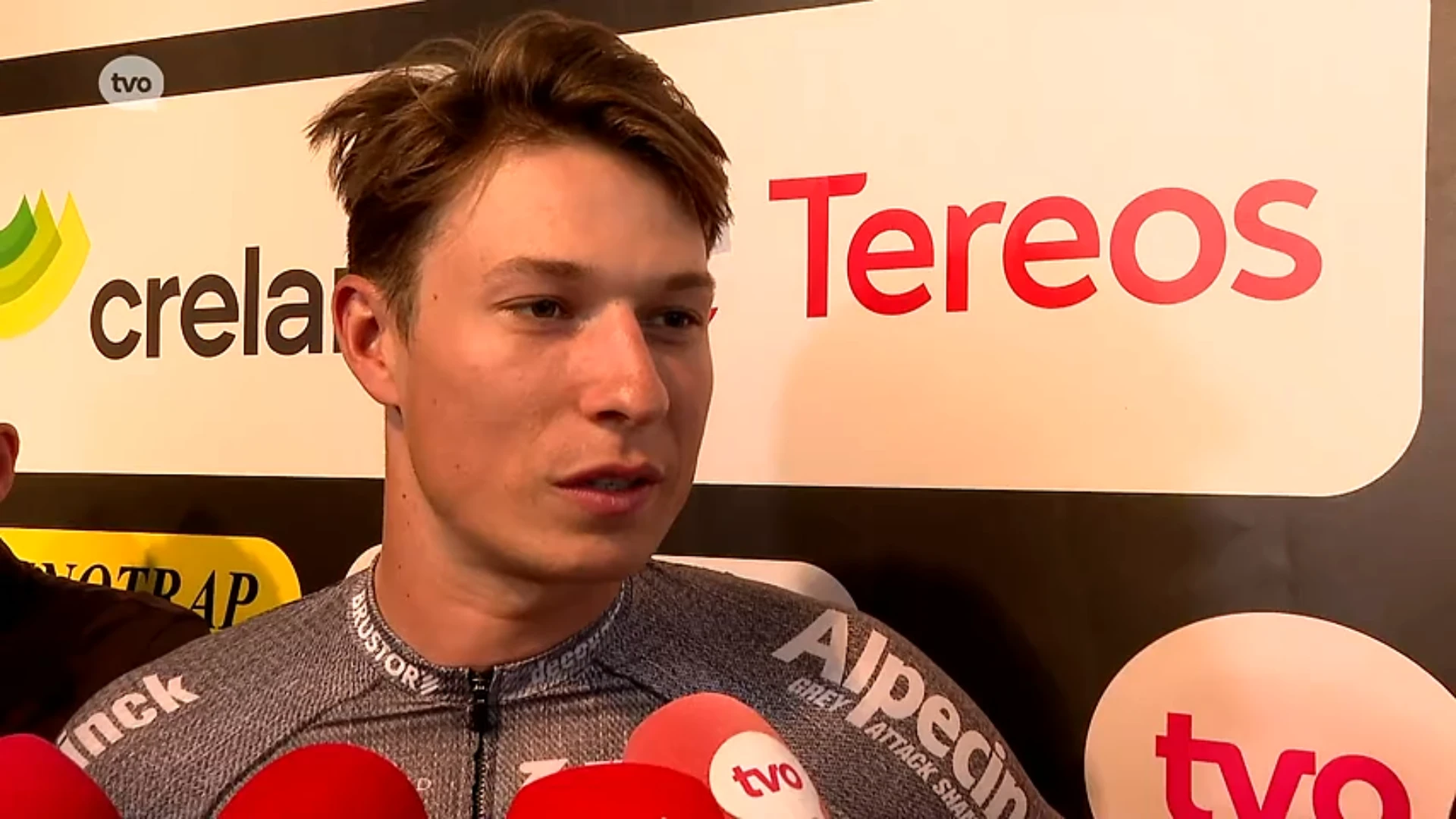 Ook drievoudig ritwinnaar Jasper Philipsen is aangekomen in Aalst, natourcriterium gaat van start