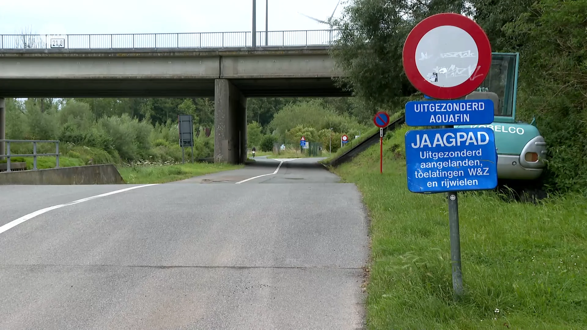 Politie Geraardsbergen/Lierde haalt speedpedelecs van jaagpad langs de Dender