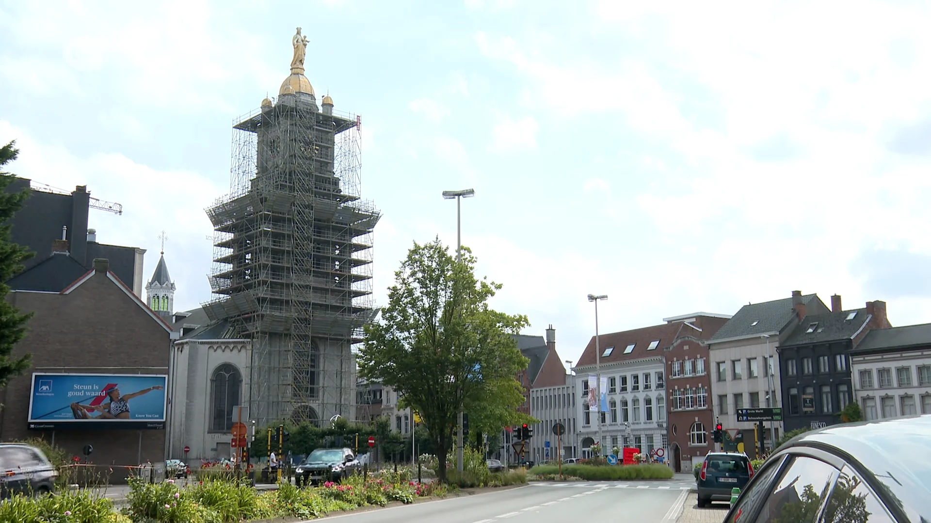 Verguld Mariabeeld op Sint-Niklase Onze-Lieve-Vrouwkerk wordt gerestaureerd