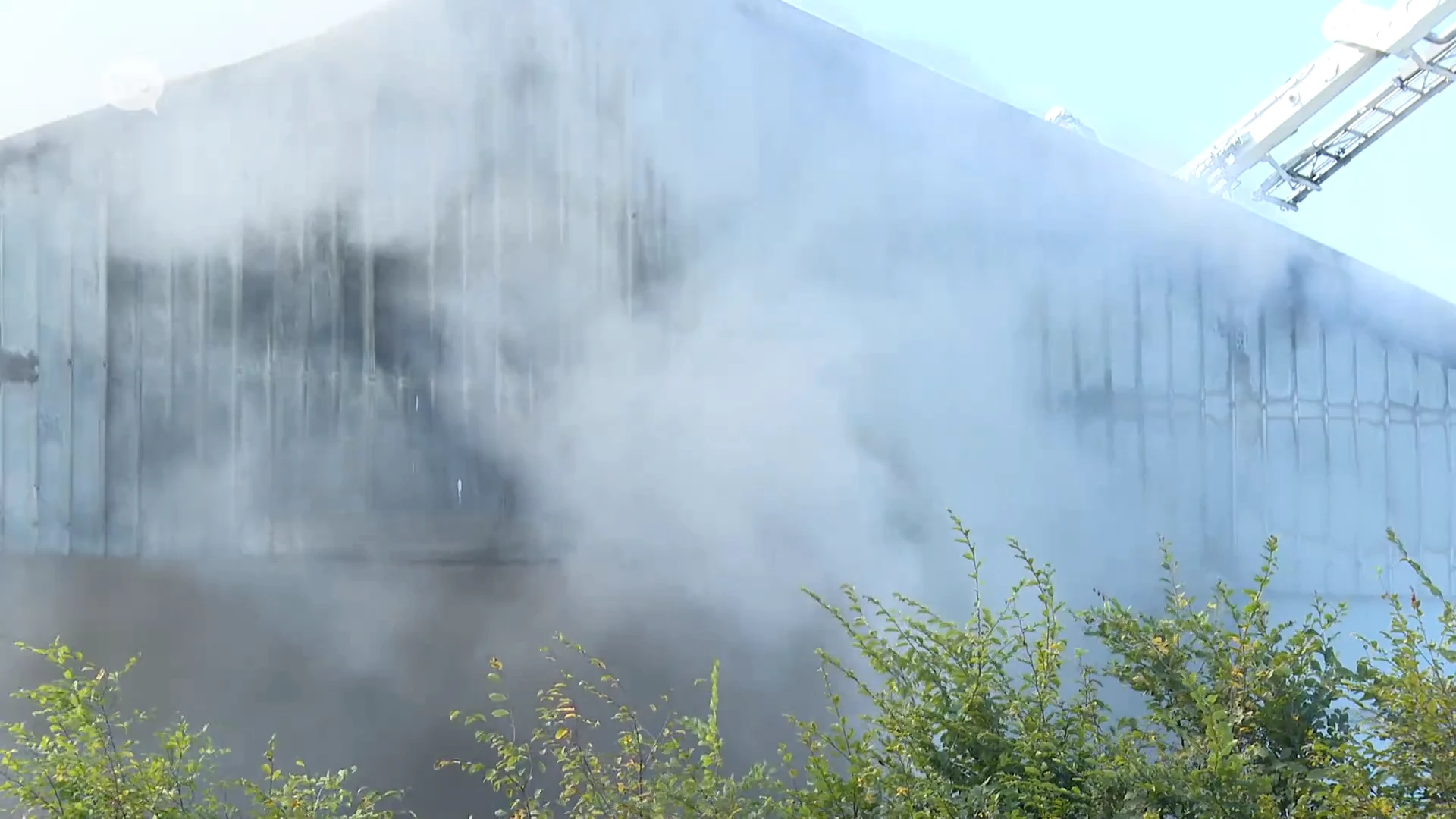 Brandweer blust nog altijd na in Zottegem, geen gevaarlijke stoffen vrijgekomen via de lucht