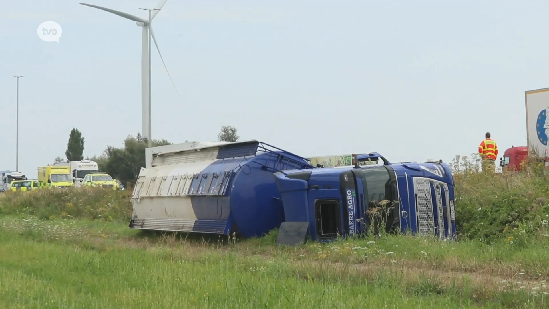 Trucker komt ongedeerd uit gekantelde vrachtwagen op E17 in Lokeren