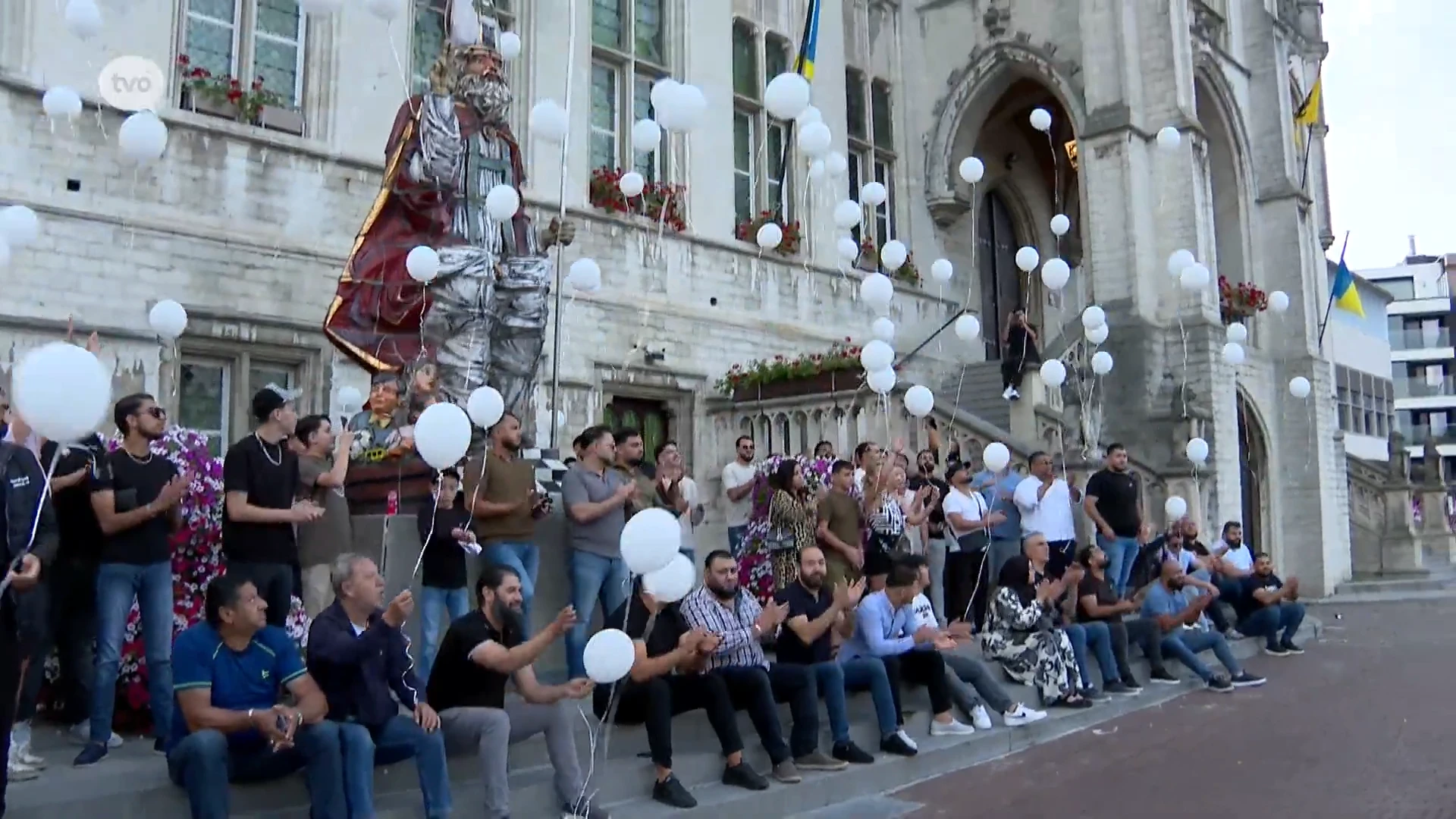 Stille wake tegen zinloos geweld in Sint-Niklaas: "Praat met elkaar"