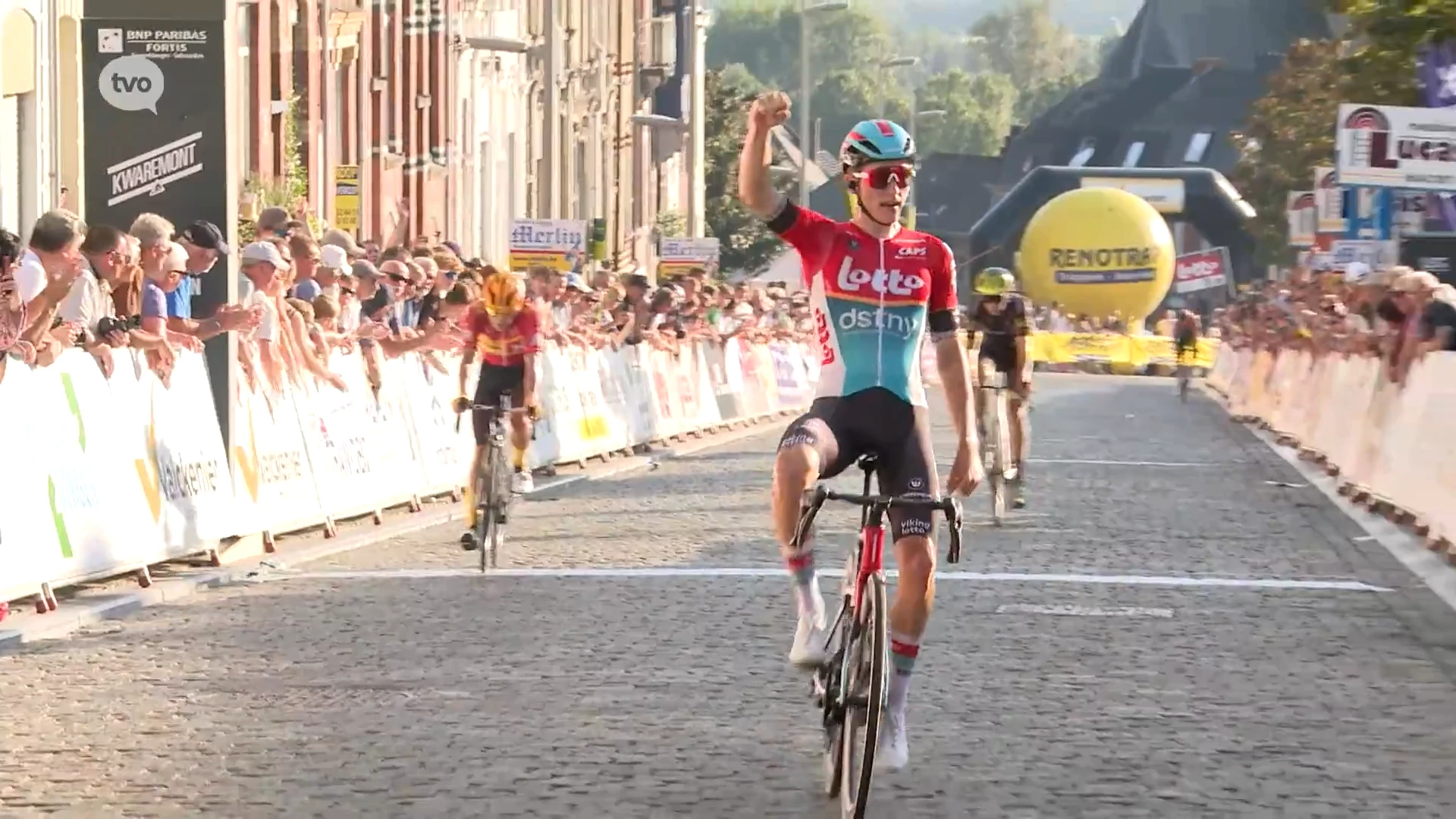 Jenno Berckmoes (Lotto Dstny) uit Sint-Lievens-Houtem wint de MuurClassic in Geraardsbergen voor de ogen van vrienden en familie