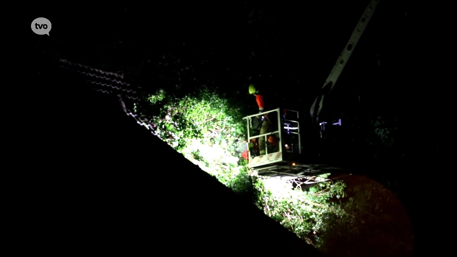 Onweer trekt over het Waasland, boom valt op huis in Nieuwkerken