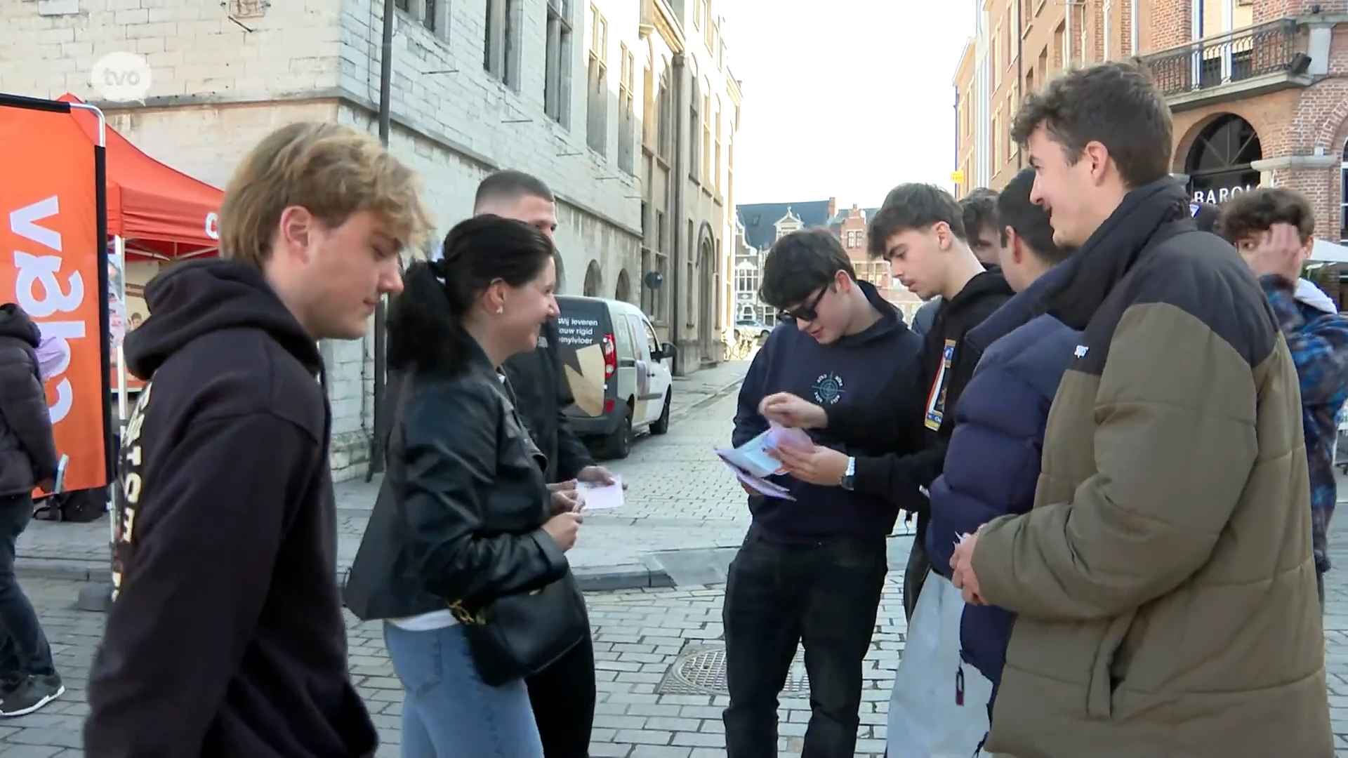 In Dendermonde zijn marktgangers nog van plan om te gaan stemmen: "Het is uw verantwoordelijkheid, zo lang gevochten voor stemrecht"