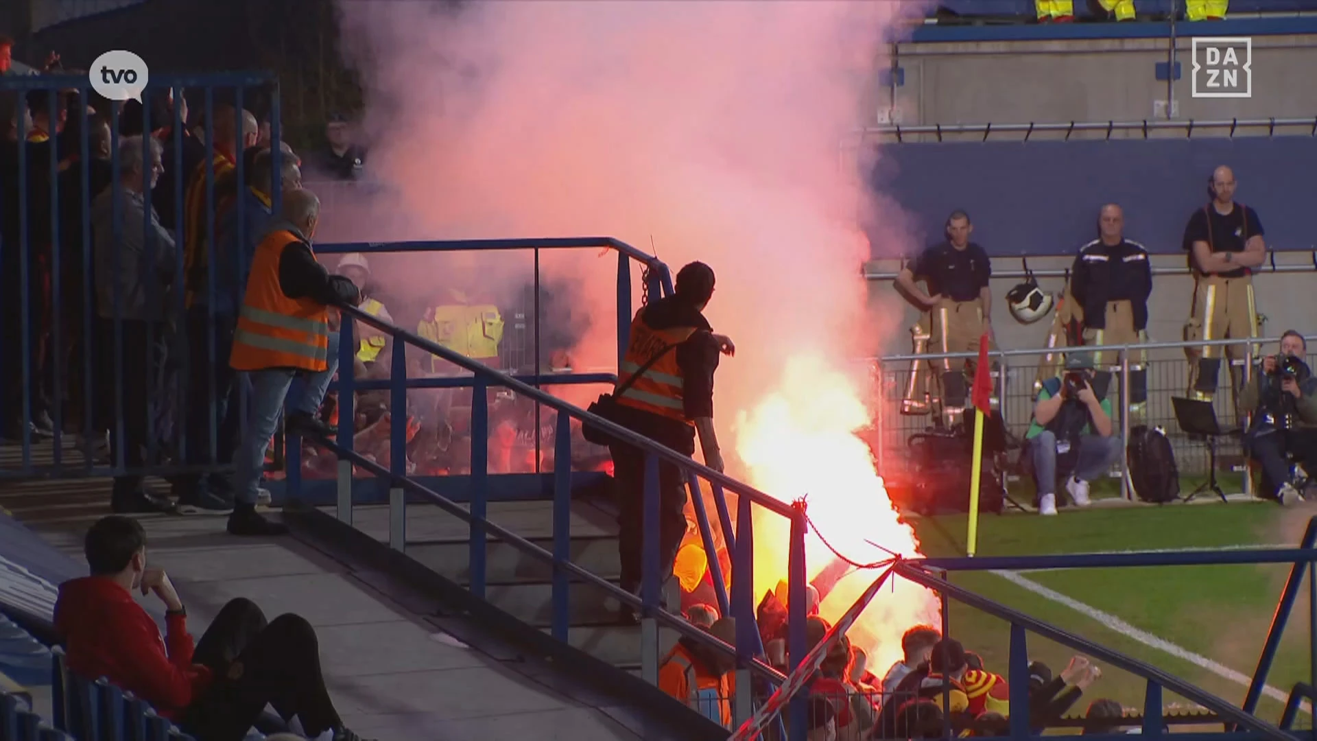 Minderjarige supporters van KV Mechelen brengen Bengaals vuurwerk mee: 3 gewonden