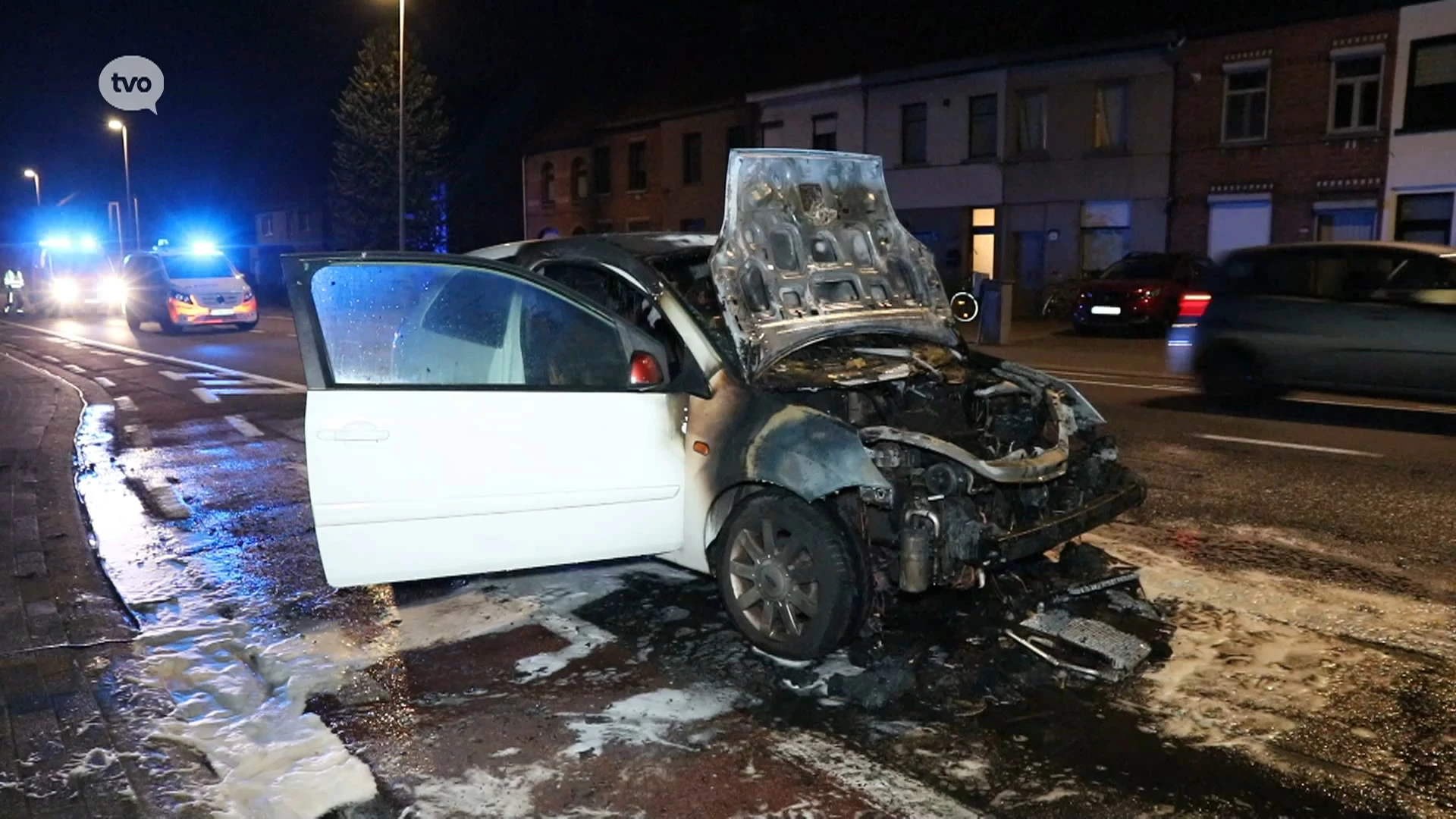 Sint-Niklaas: Auto gaat in vlammen op, bestuurder met brandwonden naar ziekenhuis