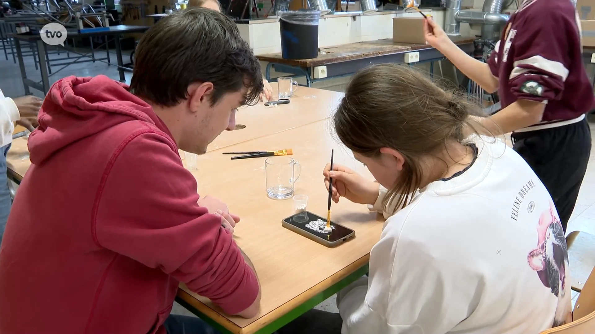 Kansarme jongeren maken kennis met wiskunde en wetenschappen tijdens WiWeterkamp in Aalst