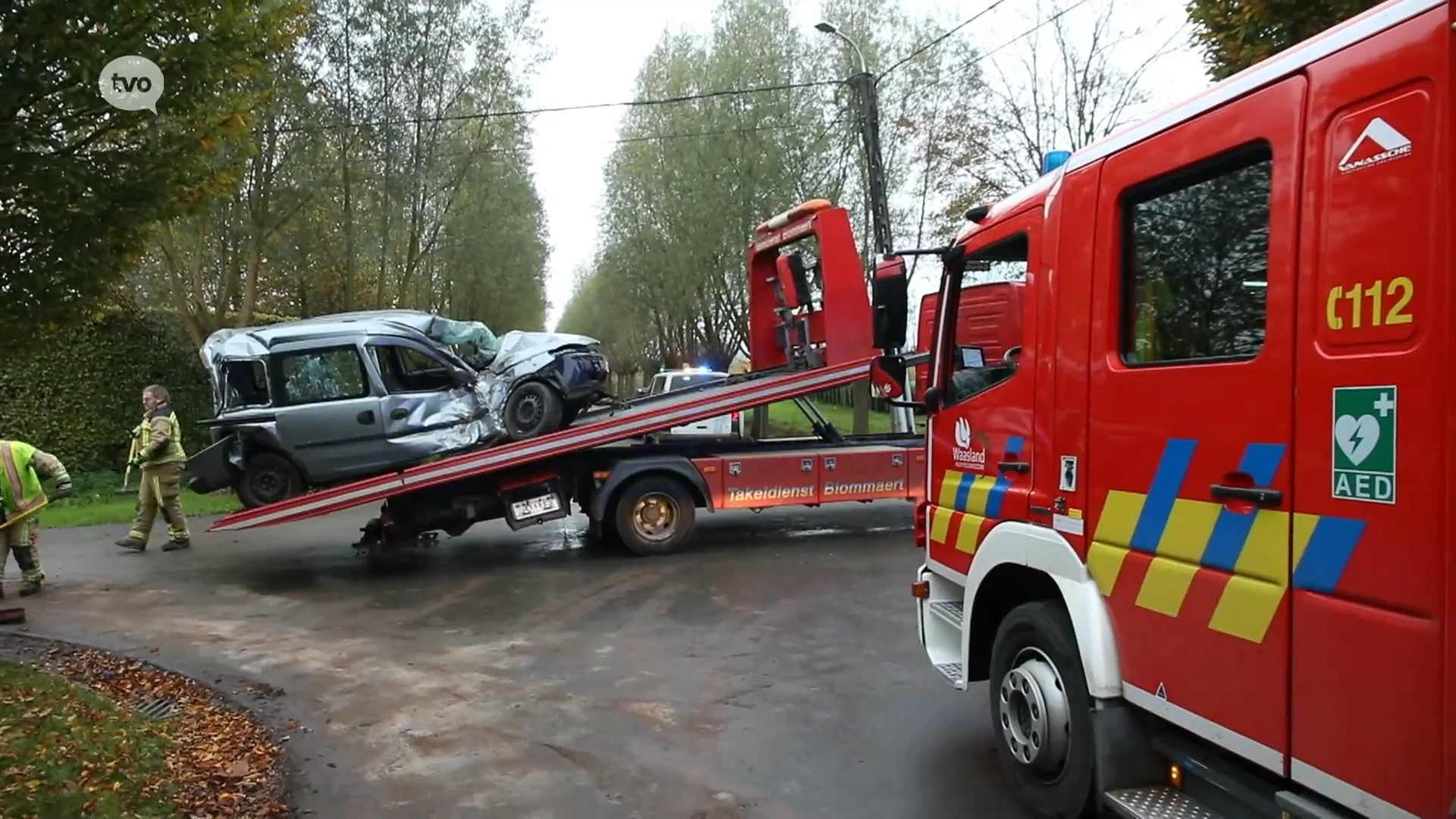 Zware aanrijding tussen auto en tractor in Tielrode