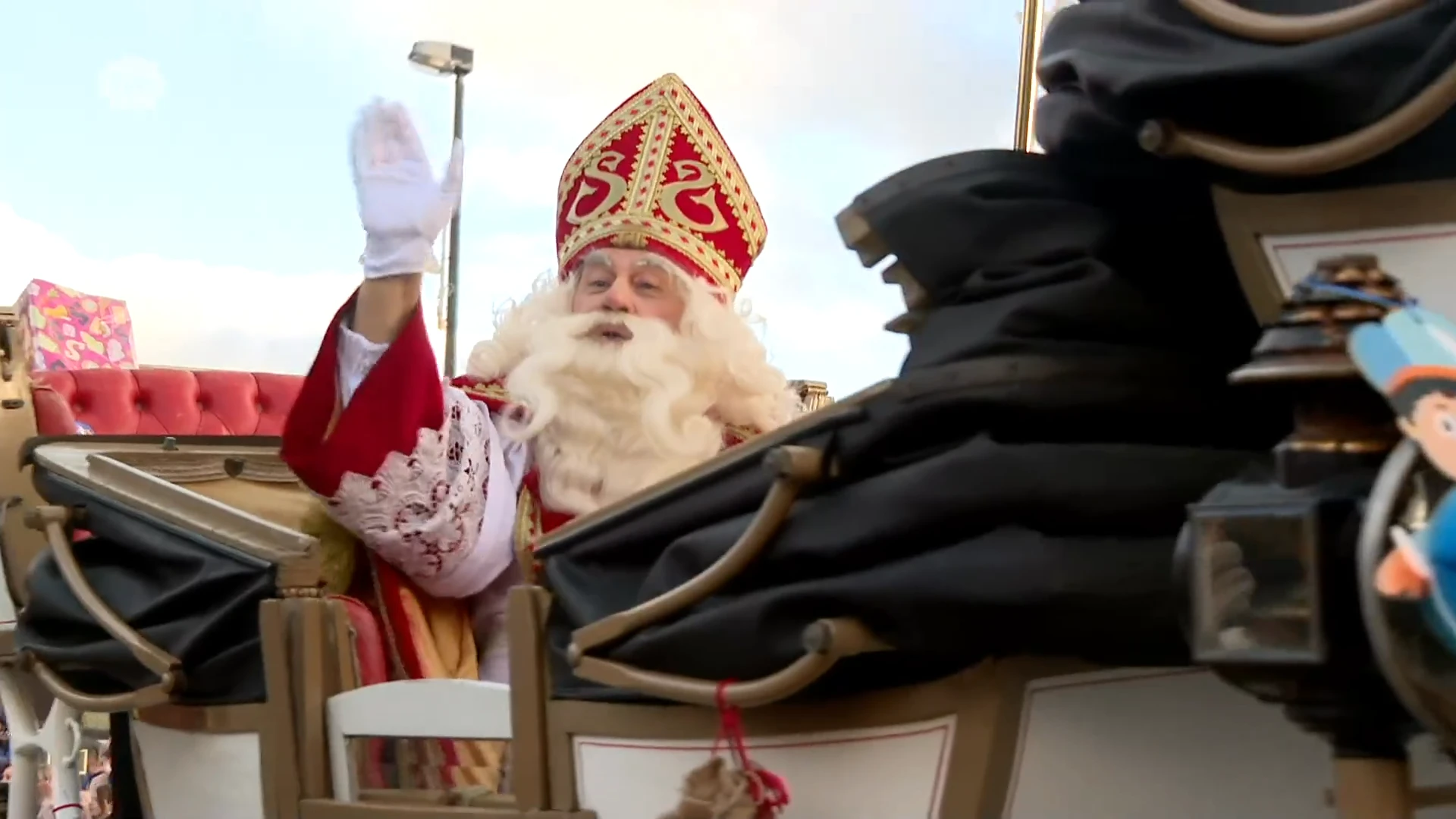 Honderden brave kinderen wachten Sinterklaas op bij aankomst in thuisstad Sint-Niklaas