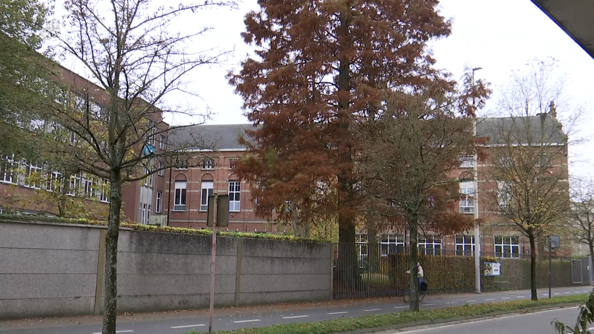 Minderjarige naar gesloten instelling nadat hij met vuurwapen was opgepakt op school in Sint-Niklaas