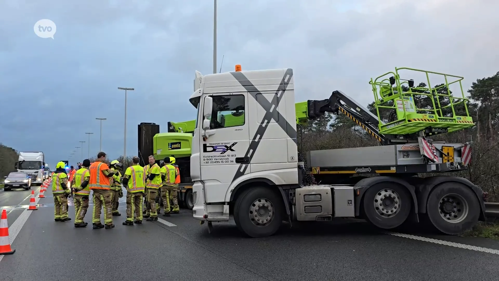 Vrachtwagen in schaar op E34 in Stekene