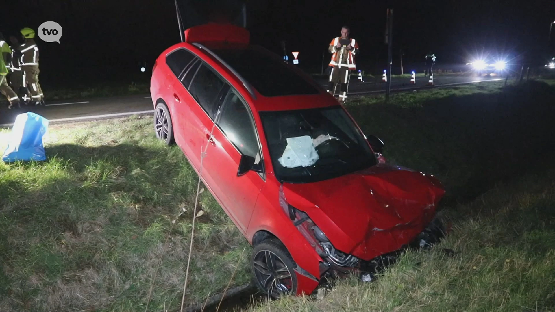 Bestuurder zwaargewond na frontale aanrijding op Burchtakker in Stekene