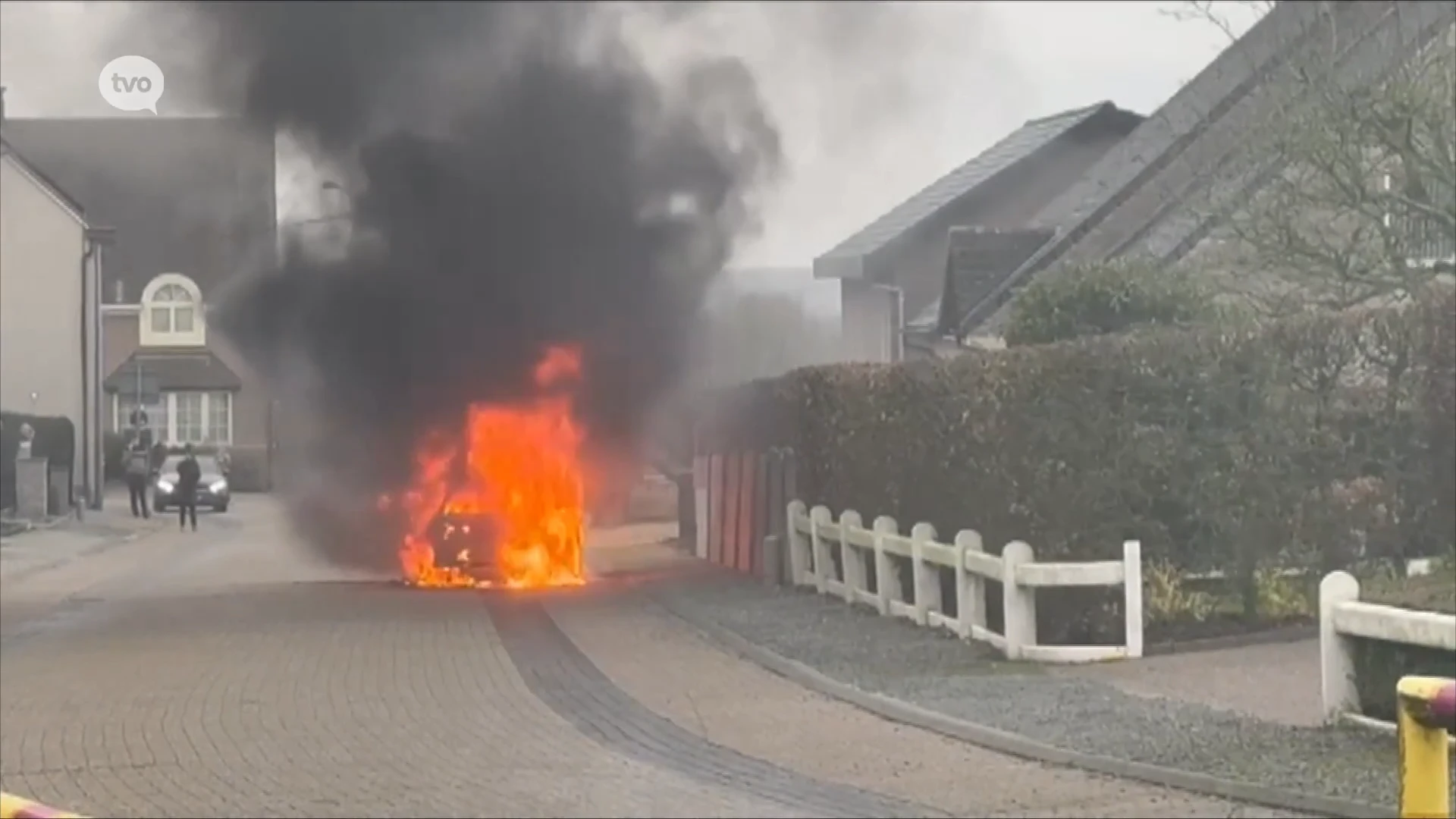 Auto brandt uit in Nederhasselt