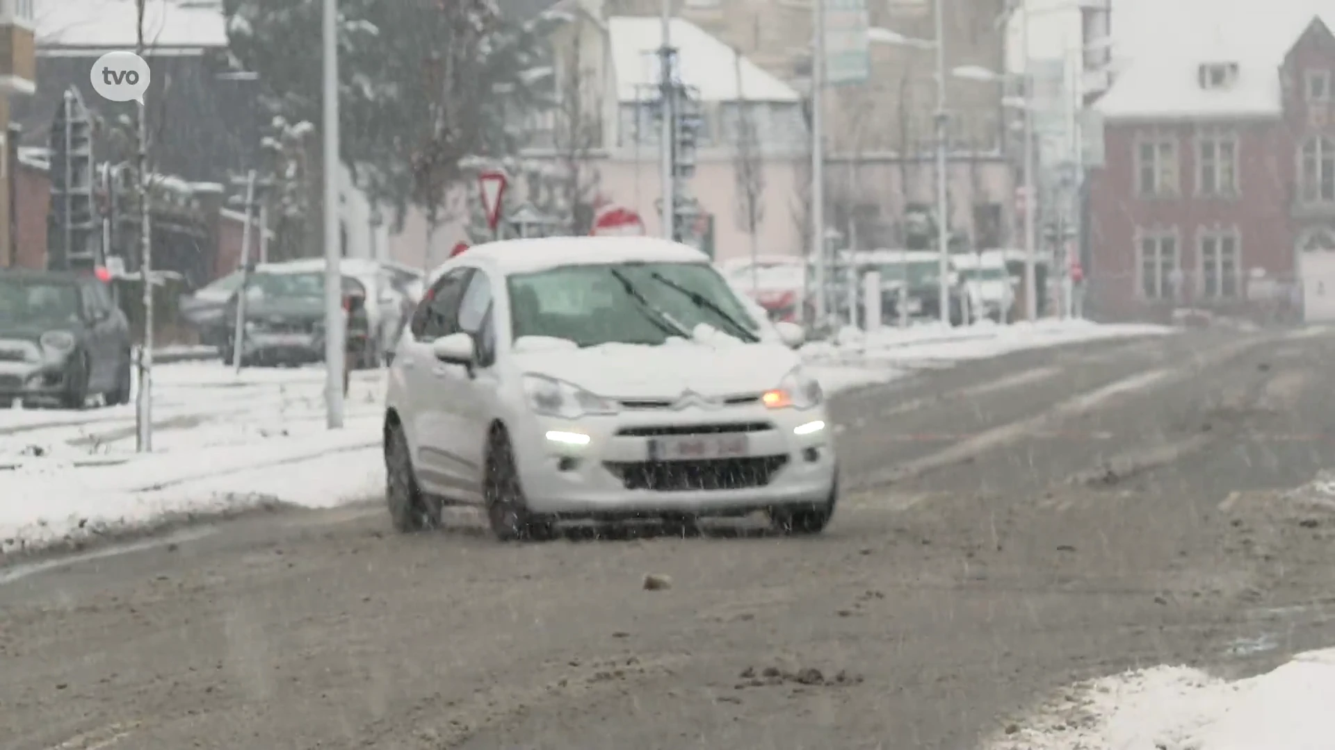 Verwachting op de wegen: “Gevaarlijk glad, sneeuw kan nog dagen blijven liggen”