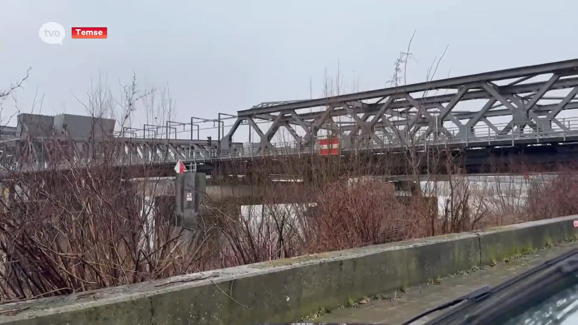 Scheldebrug in Temse tijdlang afgesloten, man dreigt met wanhoopsdaad