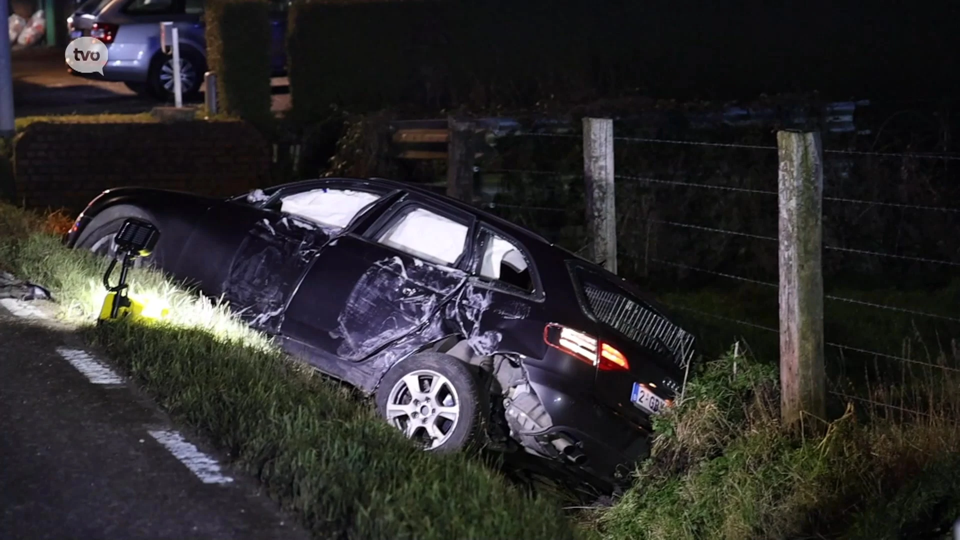 Bestuurder gewond na crash tegen verlichtingspaal in Meerbeke