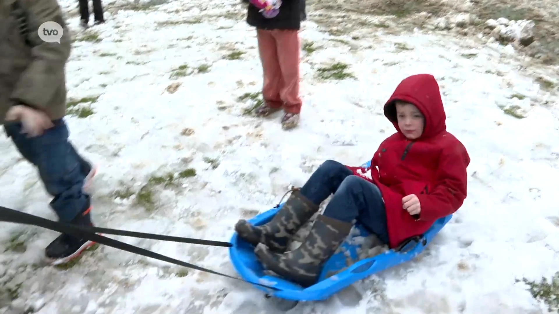 Sneeuw, dat is soms ellende, maar vooral veel pret: "Leuk om iedereen vol sneeuw te gooien"