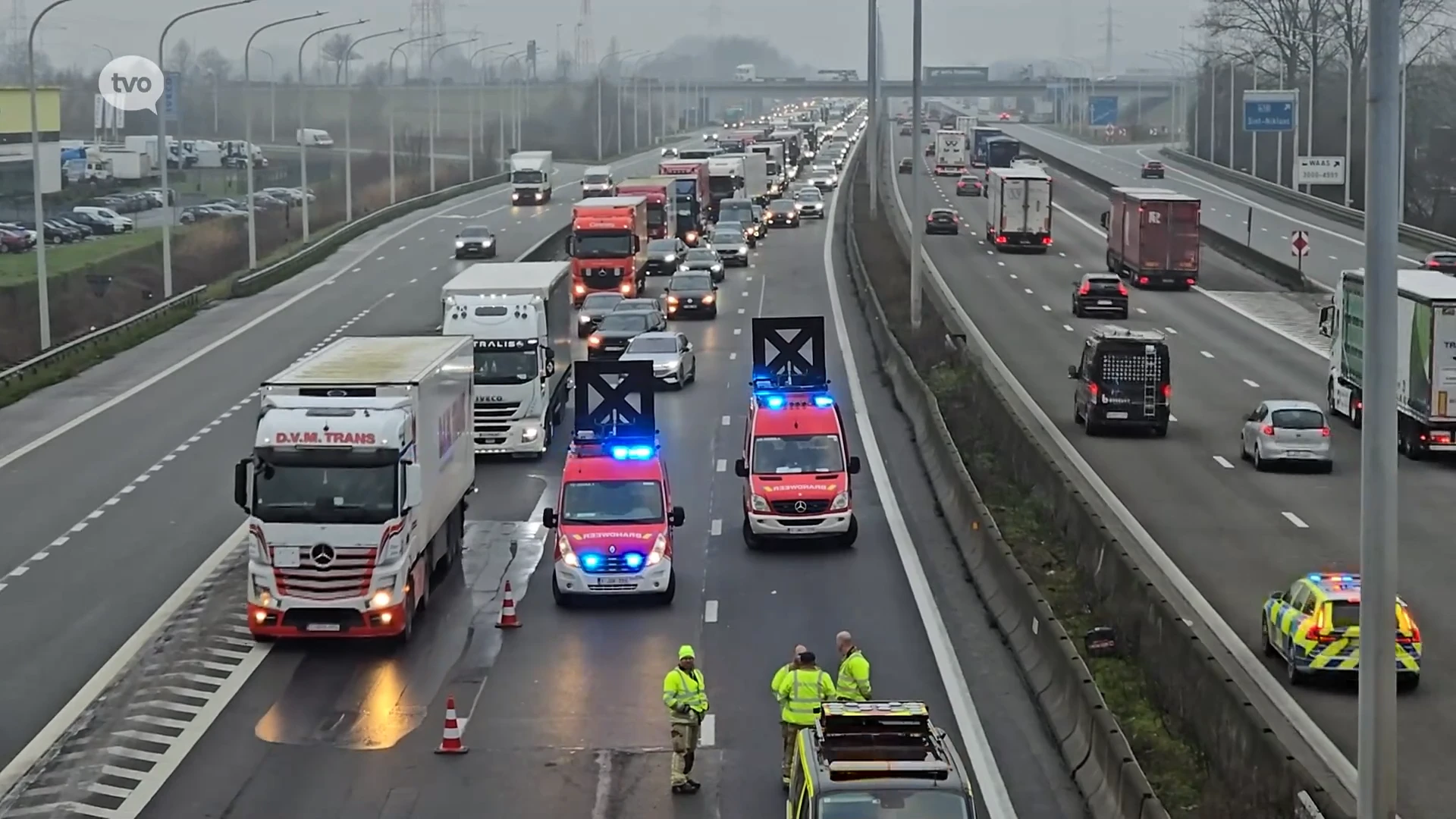 Twee lichtgewonden na botsing op E17 in Sint-Niklaas