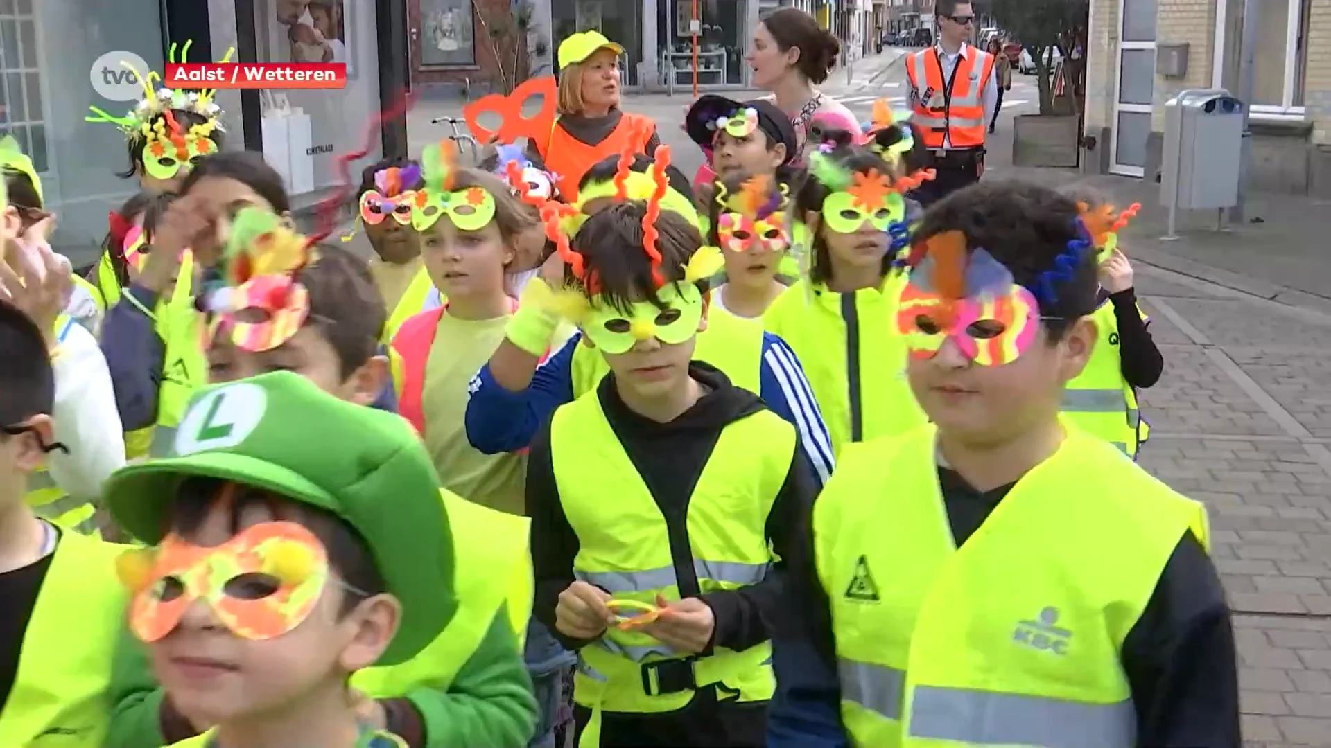 Kinderen warmen zich op voor Wetteren carnaval, in Aalst gaan vanavond attracties van Winterfoor open