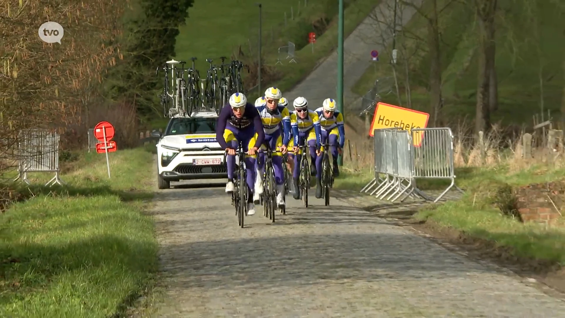 Streekrenners van Team Flanders-Baloise verkennen parcours van Omloop Het Nieuwsblad