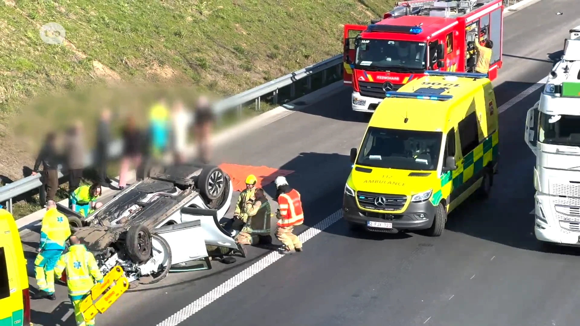 Auto over de kop op E40 in Erpe-Mere