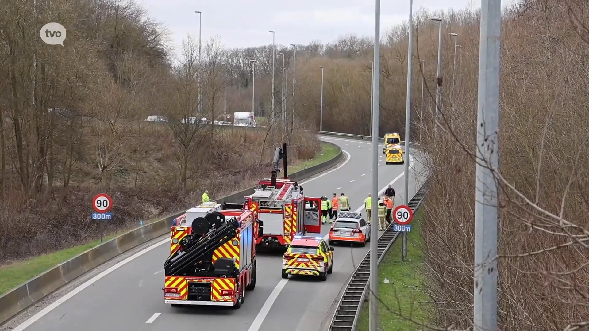 Twee gewonden nadat wagen over de kop gaat aan de afrit van de E40 Aalst