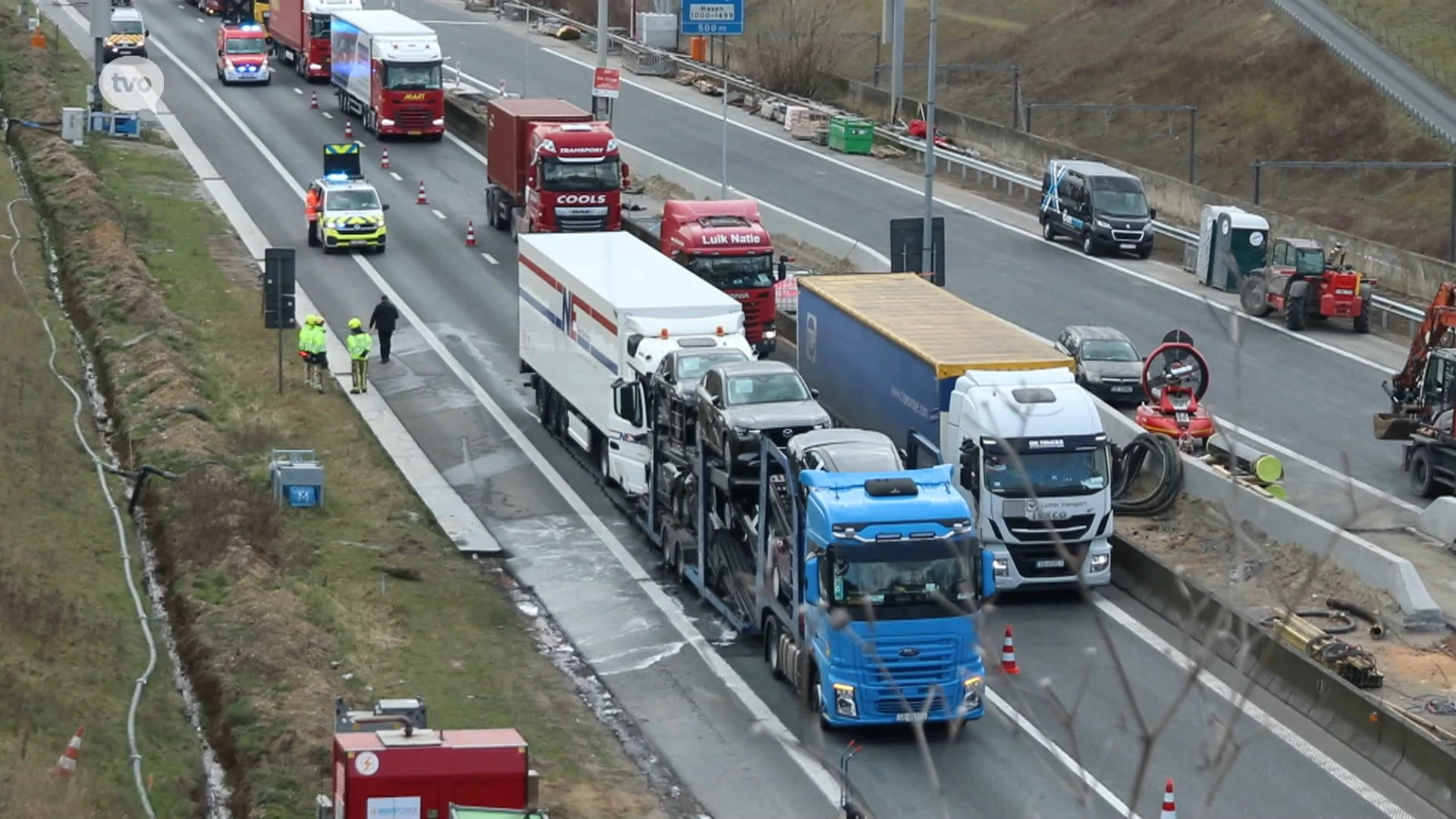 Zwaargewonde chauffeur na kop-staartaanrijding van vrachtwagens aan Beverentunnel