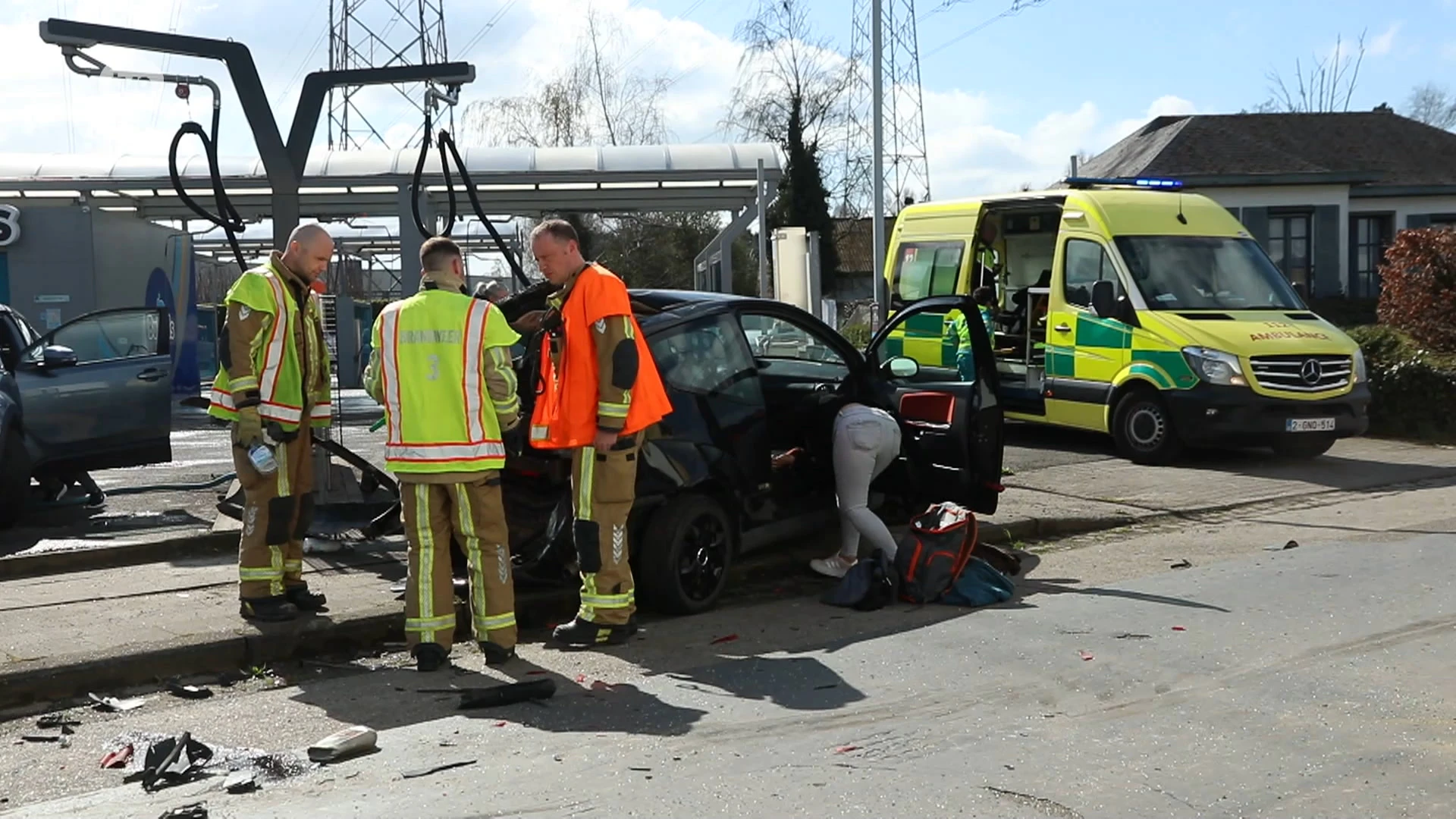 Aanrijding tussen wagens en tractor op Gentseweg in Beveren