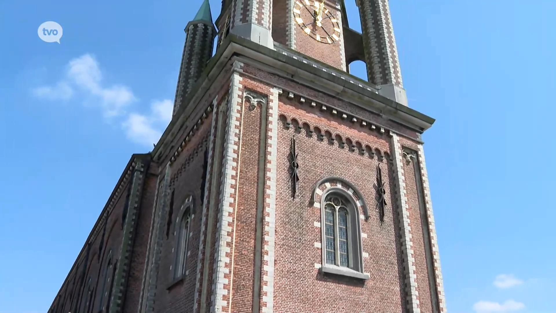 Installatie van luifels aan kerk in Wetteren om brokstukken op te vangen is gestart