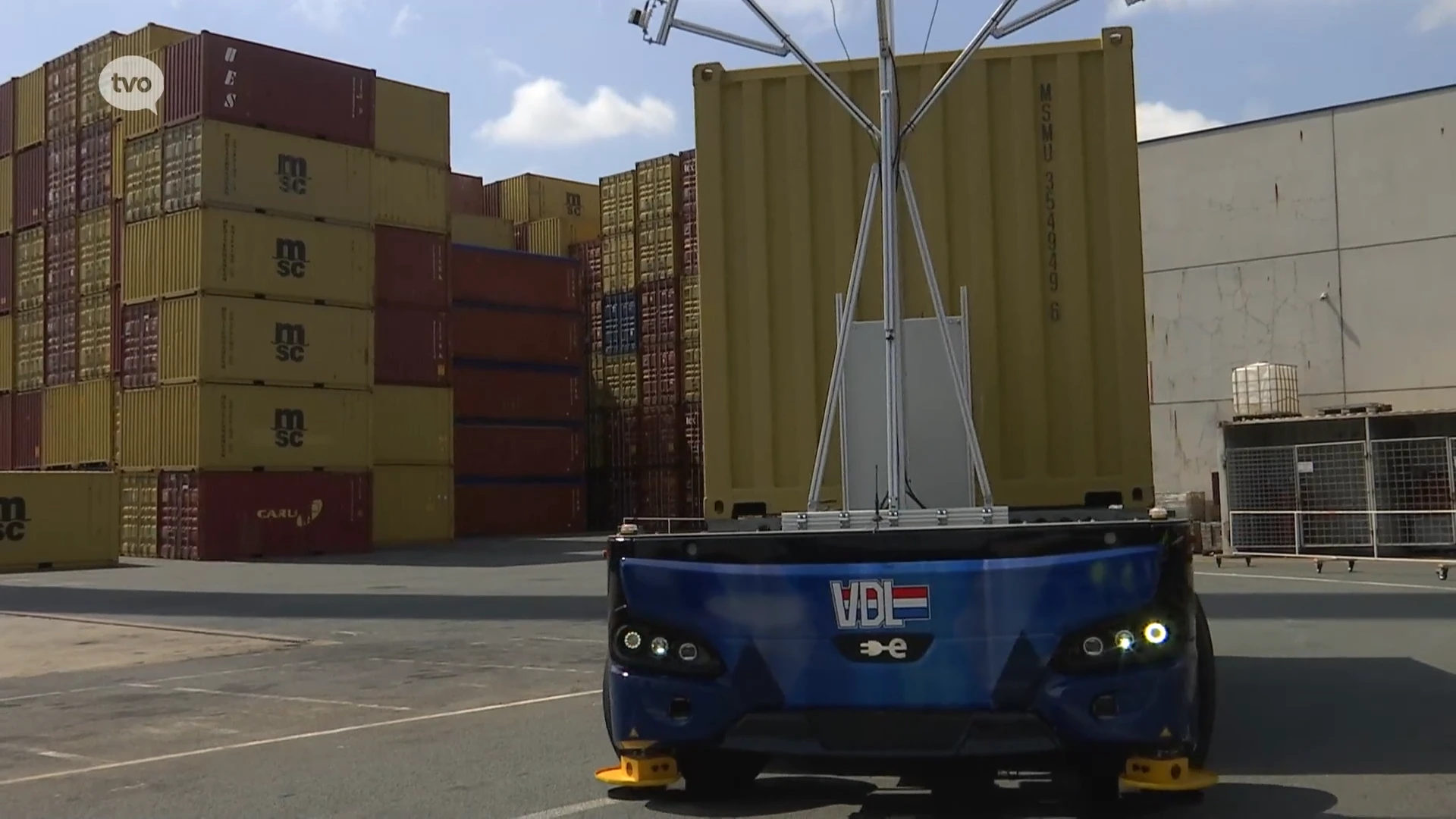 Primeur in Waaslandhaven: geautomatiseerde containershuttle rijdt operationeel op terminal