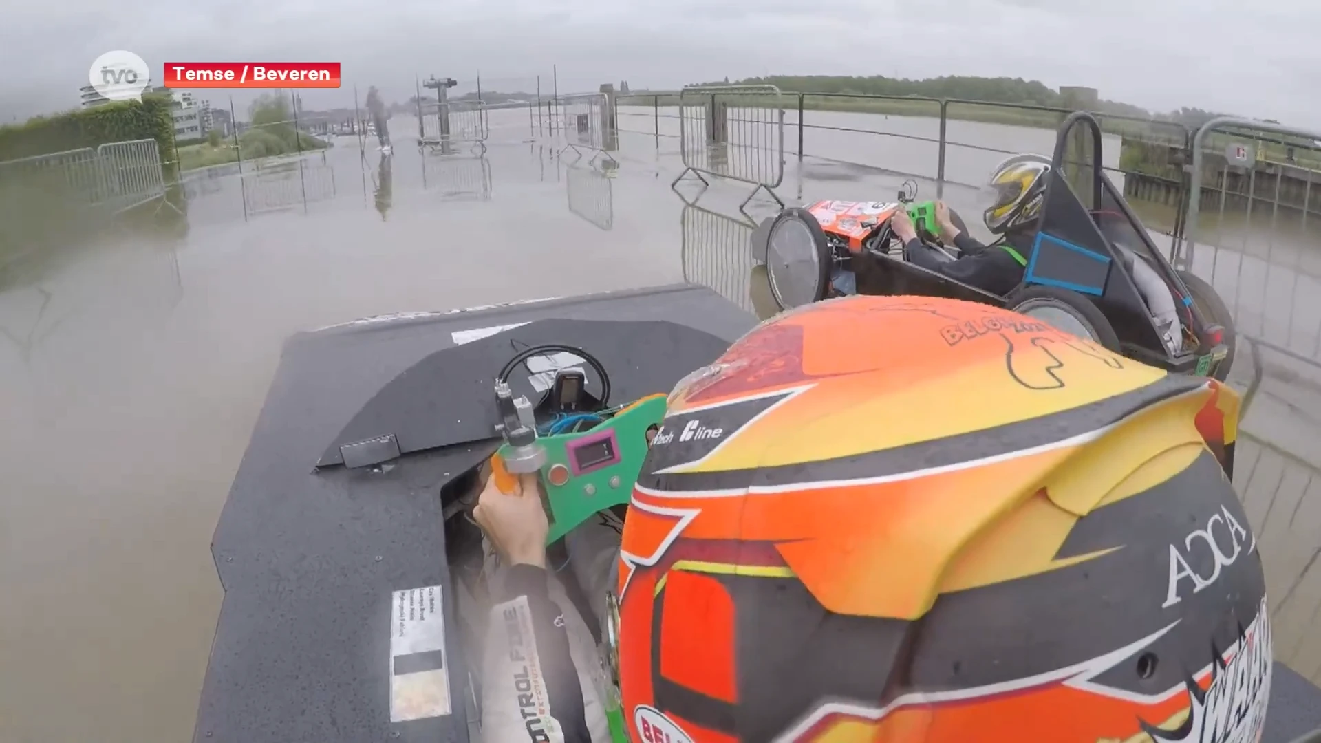 Leerlingen GTI Beveren racen tegen Formule 2-piloot Amaury Cordeel: "Precies een kleine kart, iets trager maar wel plezant"