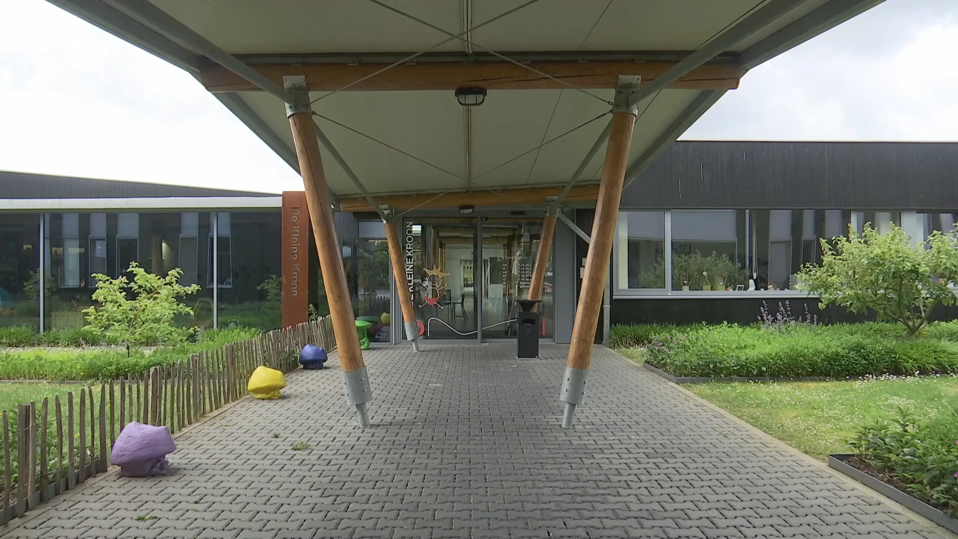 Personeel van kinderdagverblijf De Kleine Kroon in Dendermonde meldt zich ziek: "Onbegrijpelijke en pijnlijke beslissing"